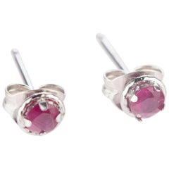 Intini Jewels Clous d
oreilles cocktail en or blanc 18 carats et rubis, faits à la main