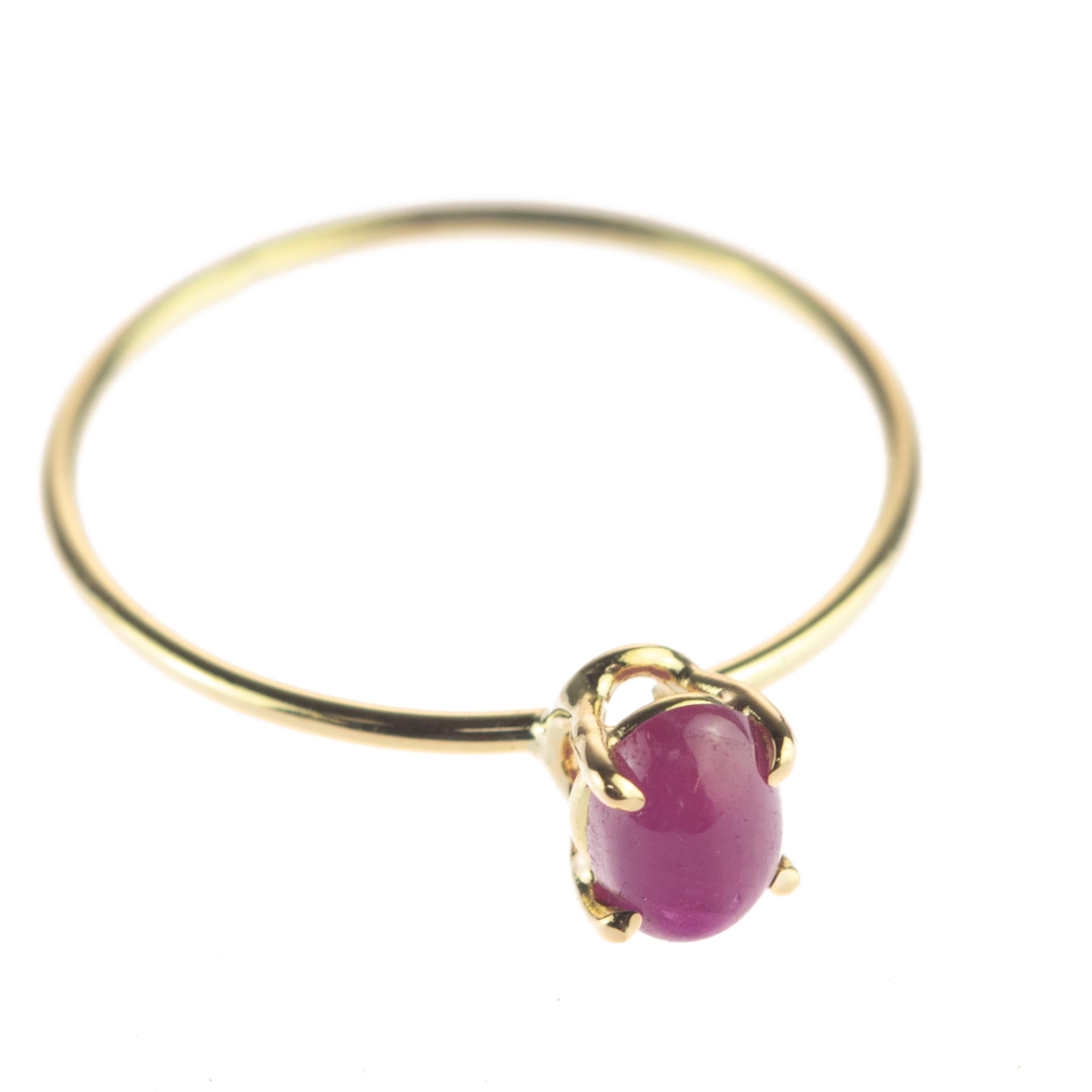 Taglio ovale Intini Jewels Anello d'amore romantico con rubino ovale in oro giallo 18 carati Pasion in vendita