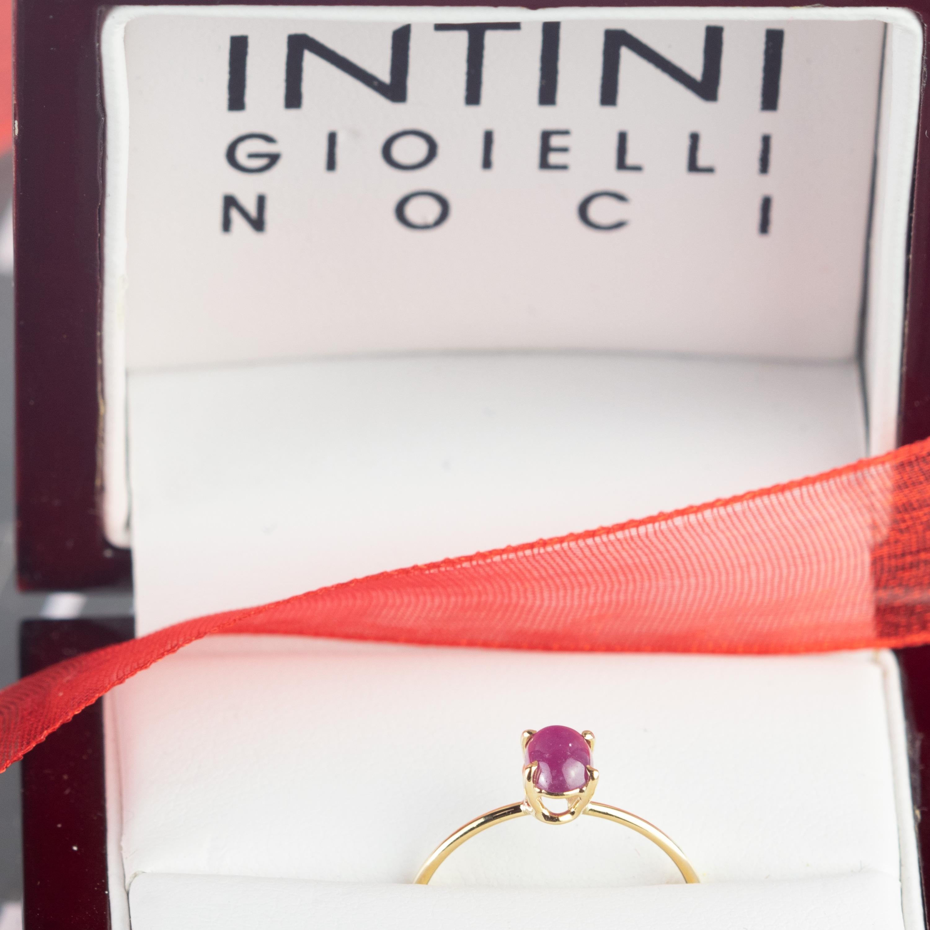 Intini Jewels Anello d'amore romantico con rubino ovale in oro giallo 9 carati Pasion In condizioni Nuovo in vendita a Milano, IT