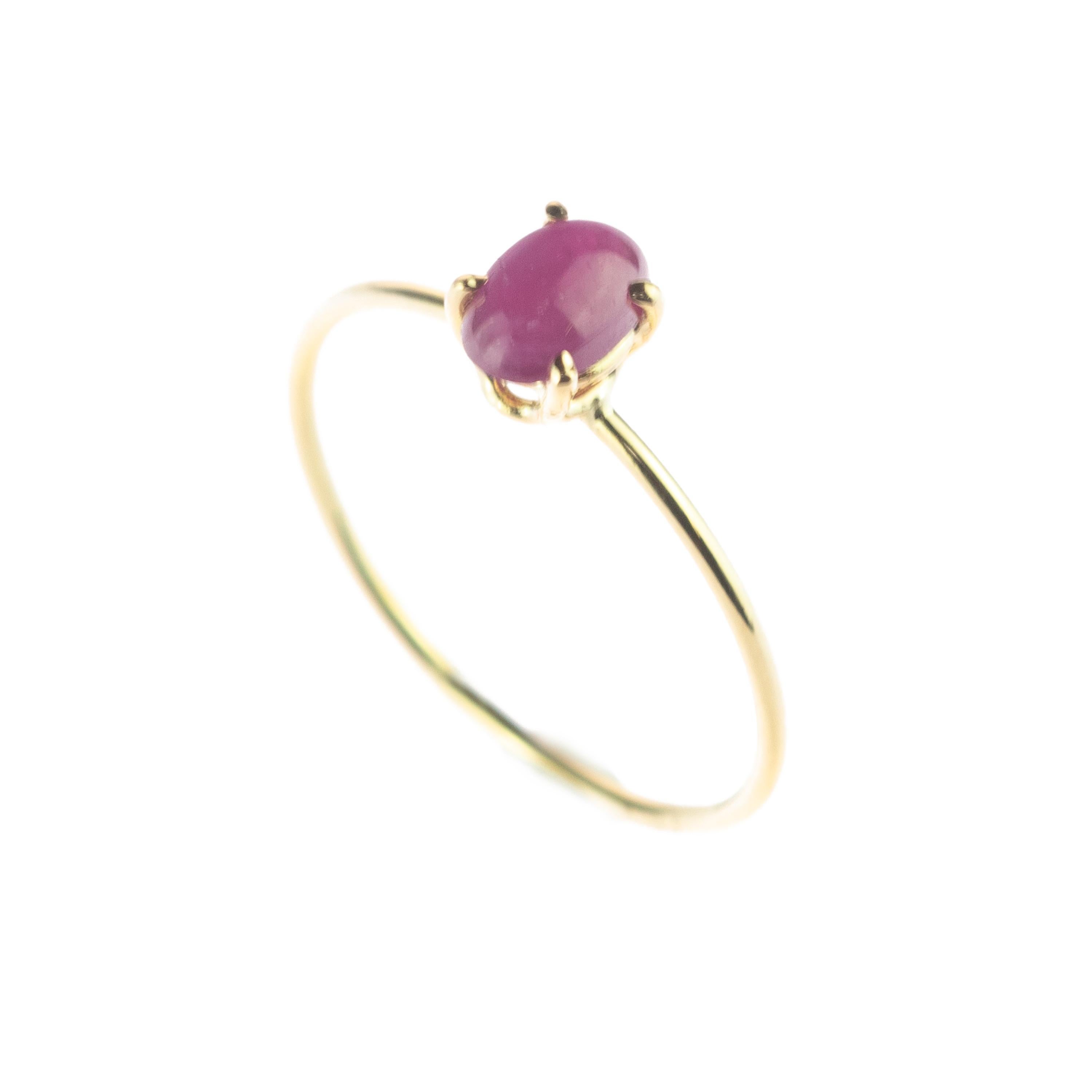 Intini Jewels Anello d'amore romantico con rubino ovale in oro giallo 9 carati Pasion in vendita 2