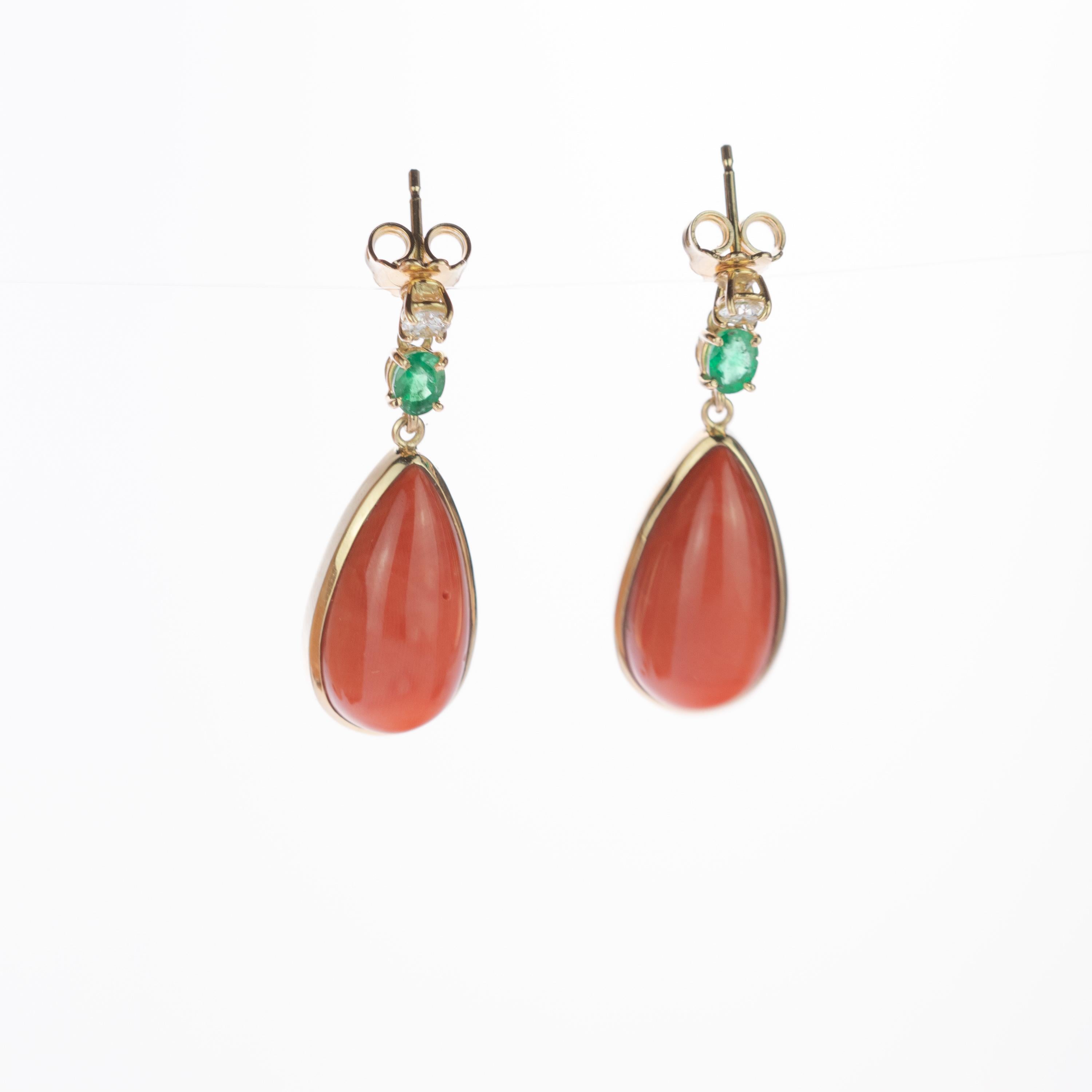 Intini Jewels Lachs Koralle Tränen Smaragd Diamant 18 Karat Gold Chic Tropfenohrringe im Angebot 1