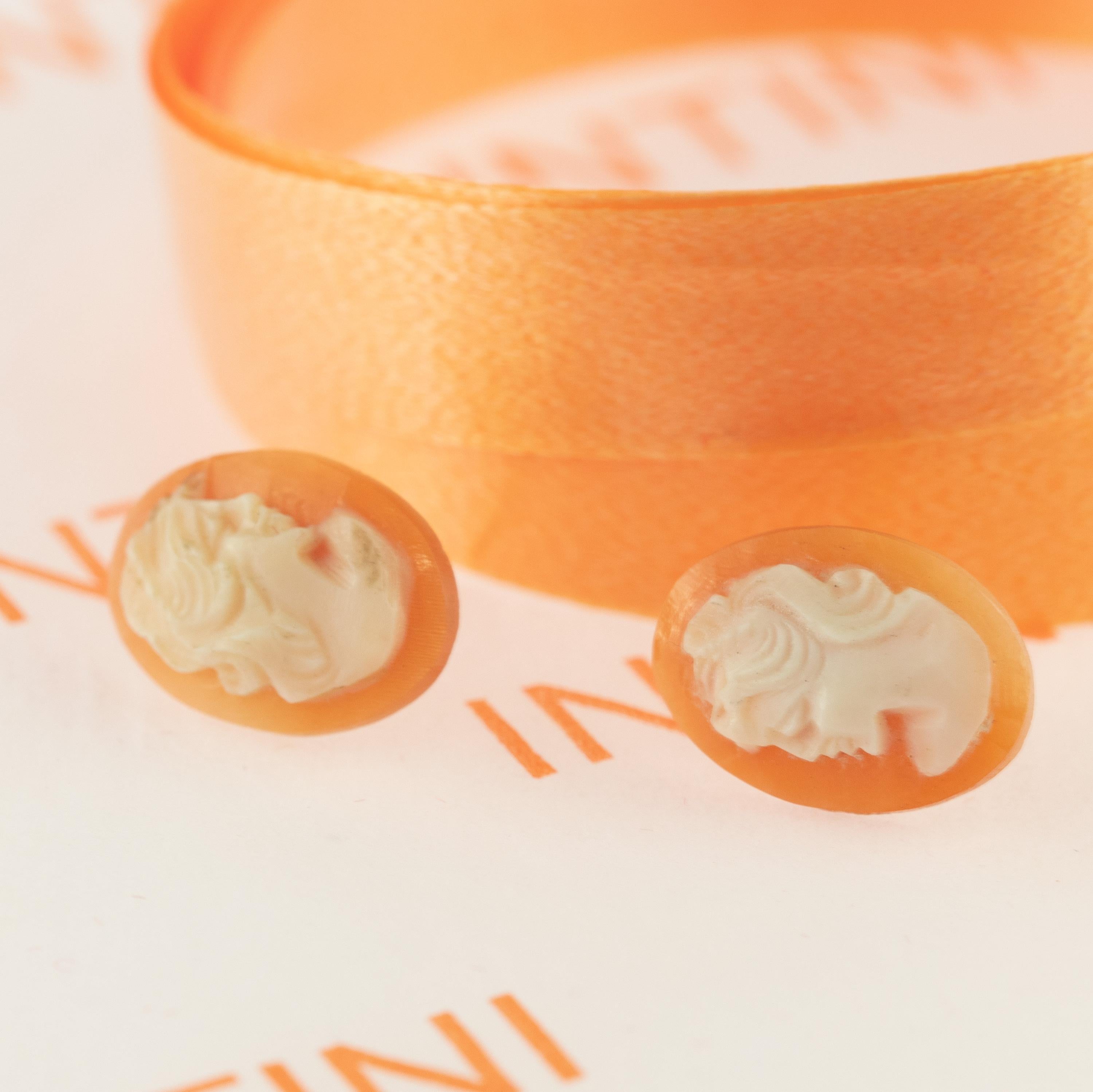 Rétro Intini Jewels - Orecchini da cocktail chic con conchiglia sardonica Cammeo in oro 18 carati in vendita