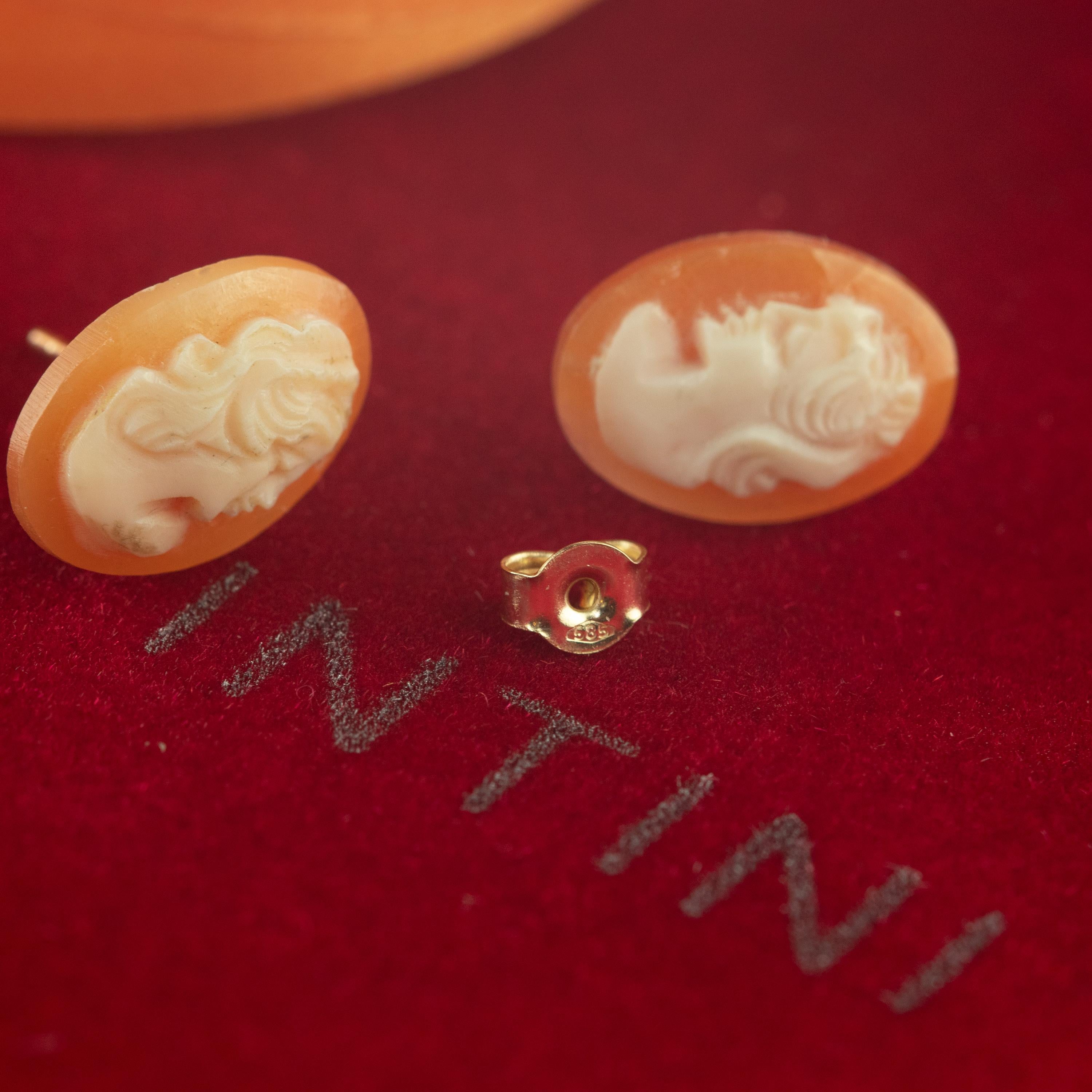 Intini Jewels - Orecchini da cocktail chic con conchiglia sardonica Cammeo in oro 18 carati in vendita 1