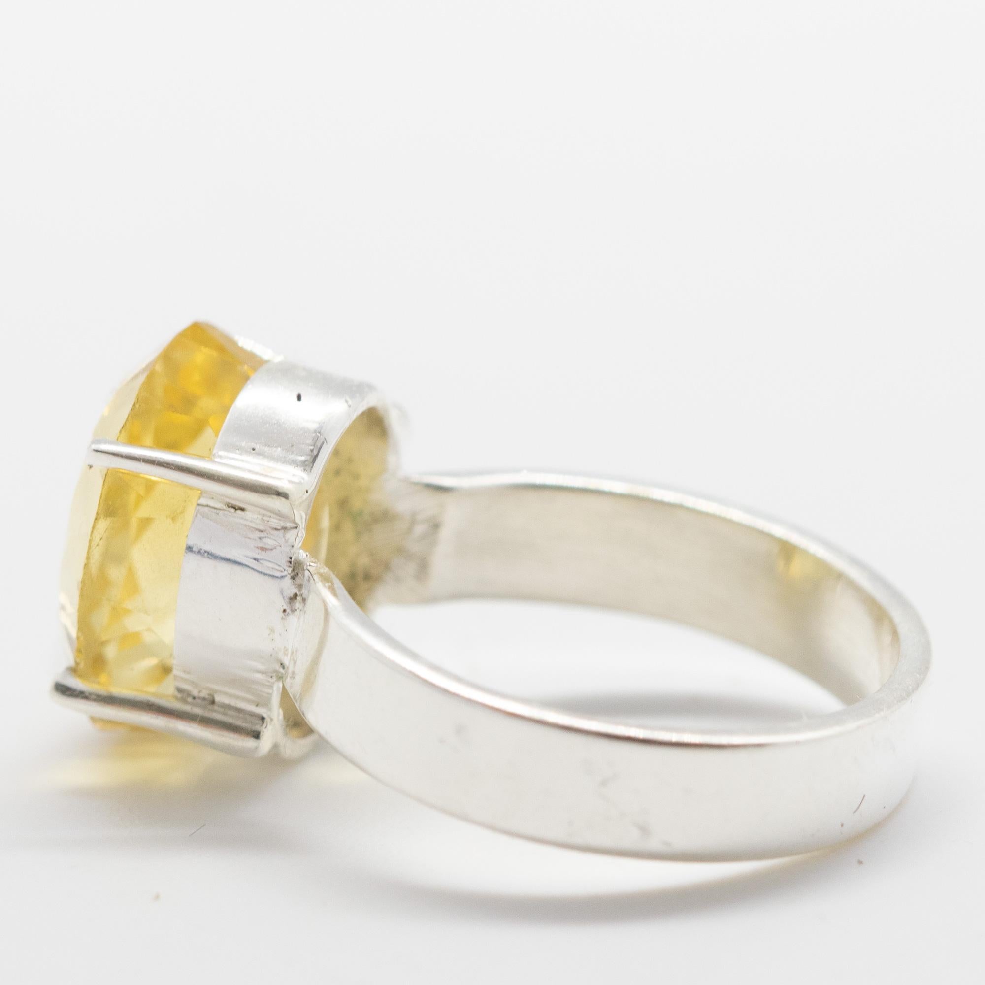 Intini Jewels Anillo Moderno de Cóctel de Plata 925 Amarillo Ovalado de Cuarzo Citrino en venta 1