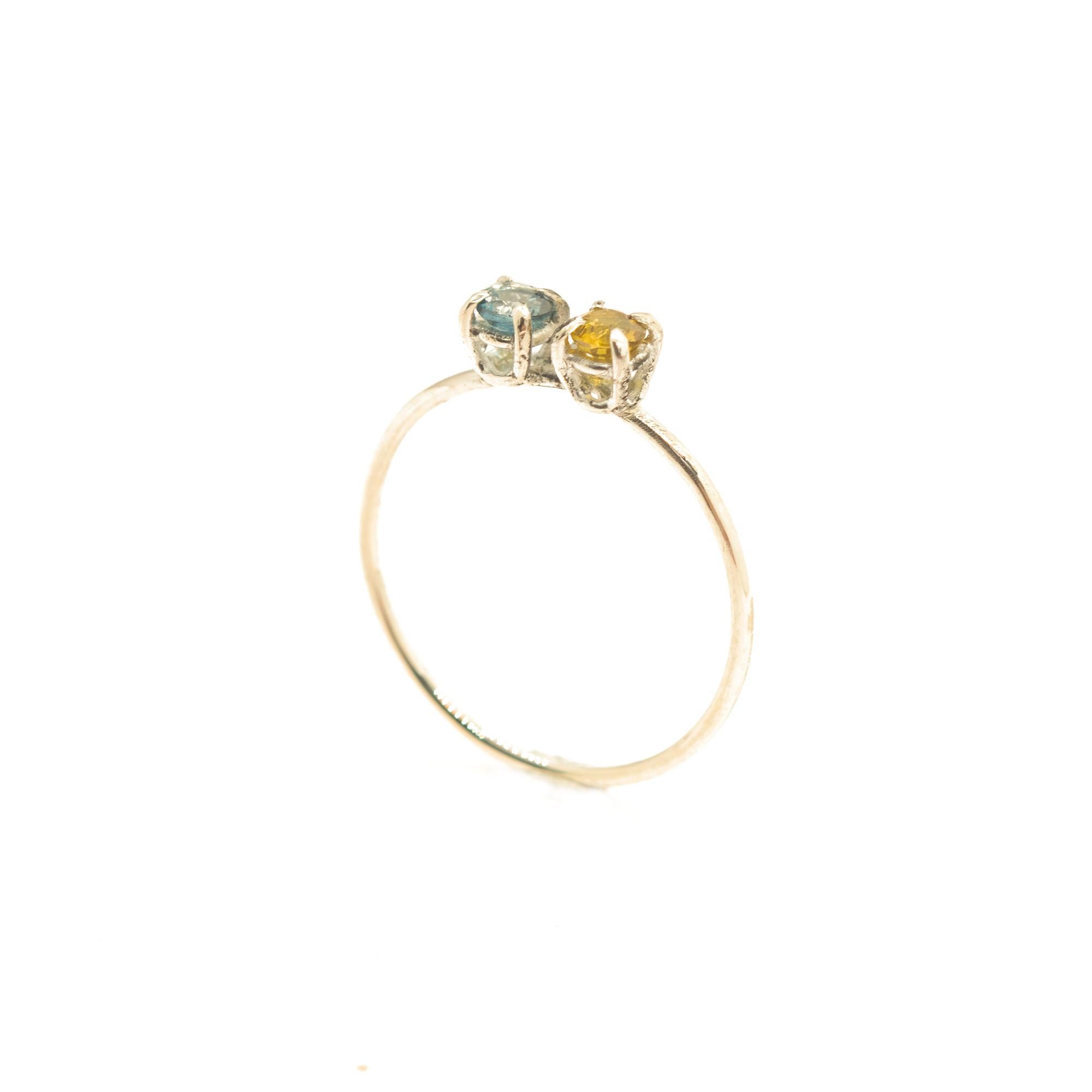 Signature INTINI Jewels precious stones jewellery. Modern and elegant ring design in Sterling Silver for a everyday use.

• Sterling Silver 925
• London Blue Topaz, brilliant round cut, 3.5 mm, 0.5 carats
• Yellow Sapphire, brilliant round cut, 3.5