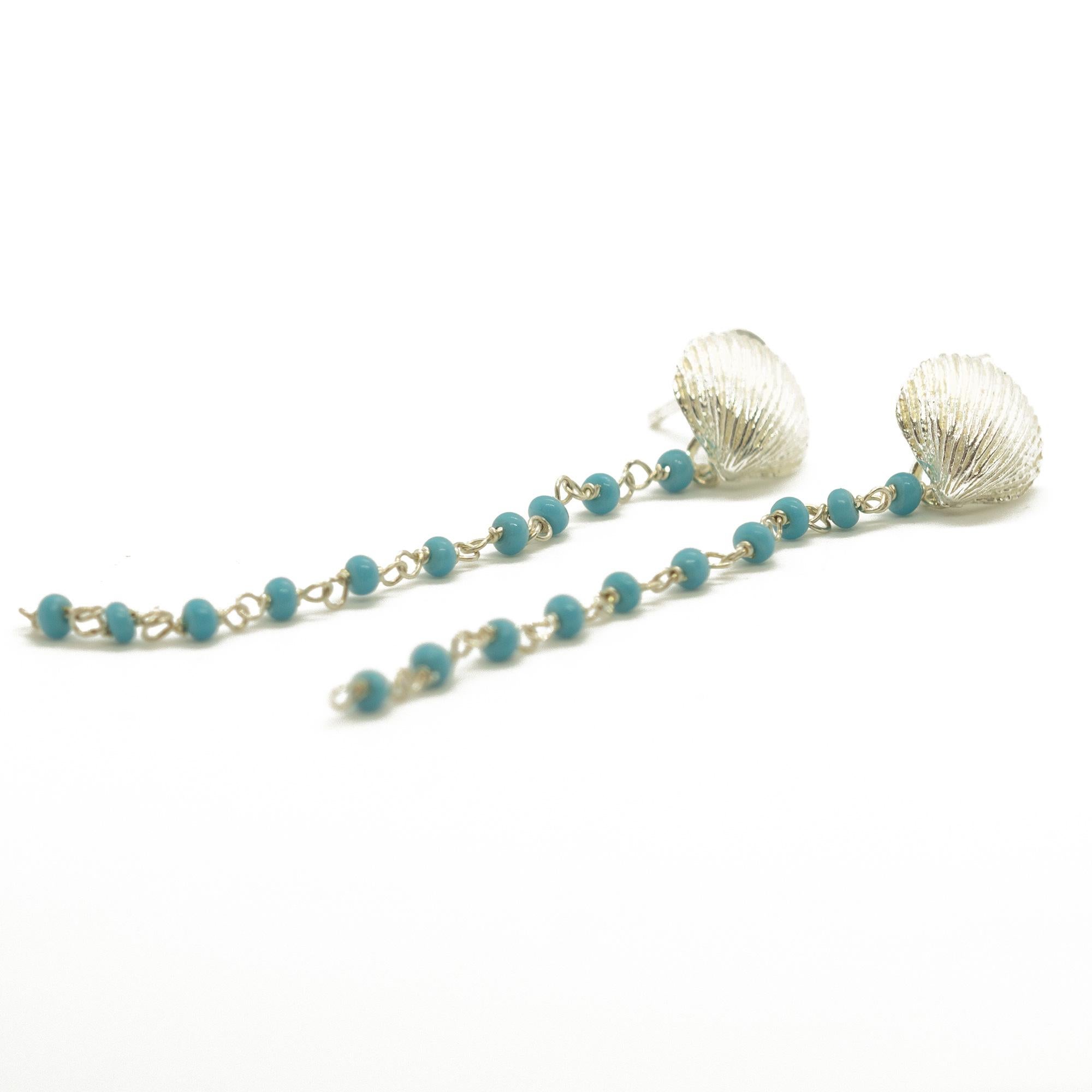 Romantico Intini Jewels - Orecchini in argento sterling a forma di conchiglia con penzoloni in turchese estivo e chic in vendita