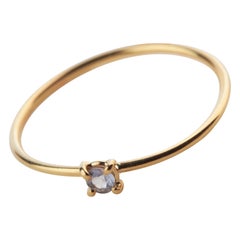 Intini Jewels Tanzanite 18 Karat Gold Band Handmade Delicate Modern Chic Ring (bague en or 18 carats faite à la main)