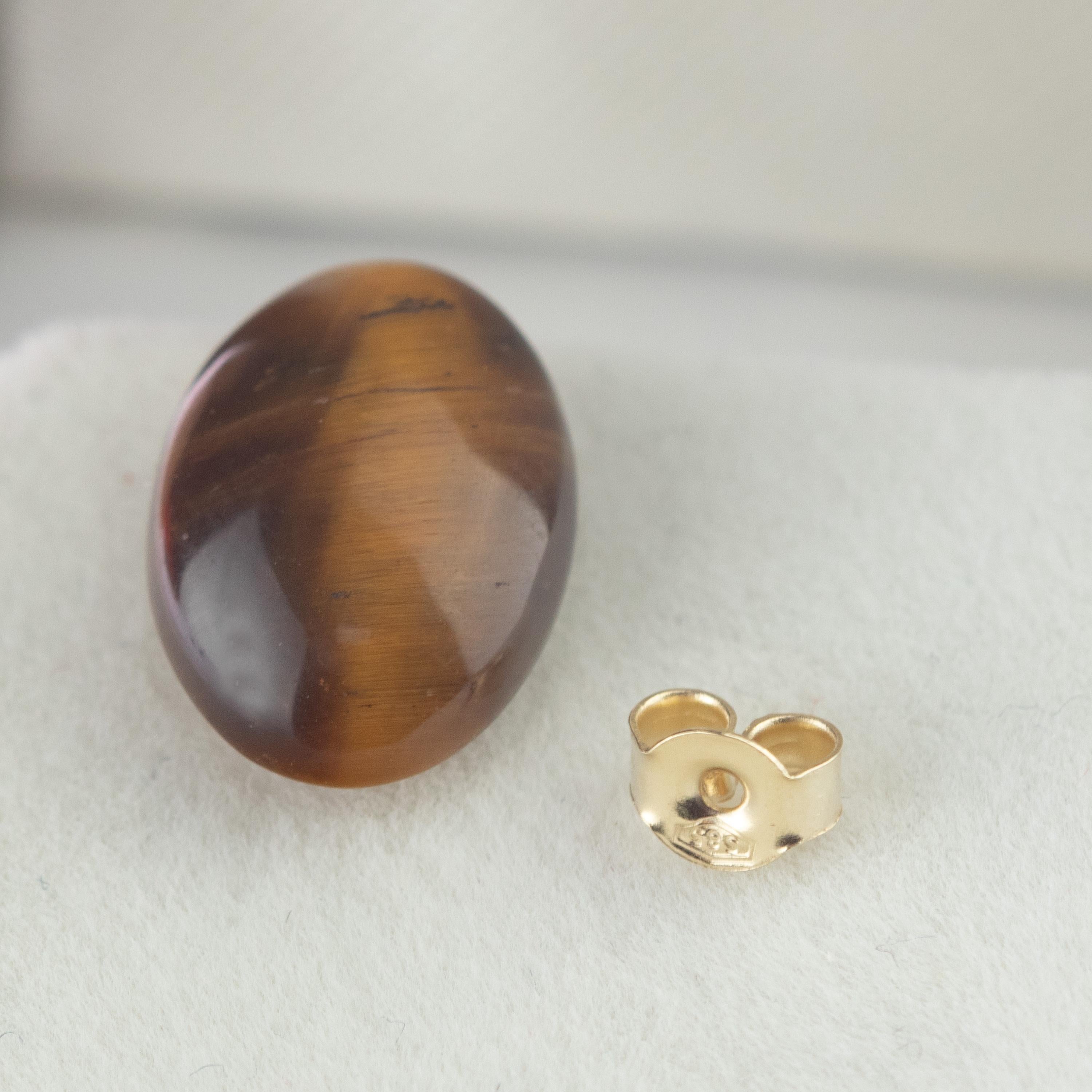 Intini Jewels Clous d'oreilles cocktail en or 9 carats avec cabochon ovale en forme d'œil de tigre Unisexe en vente