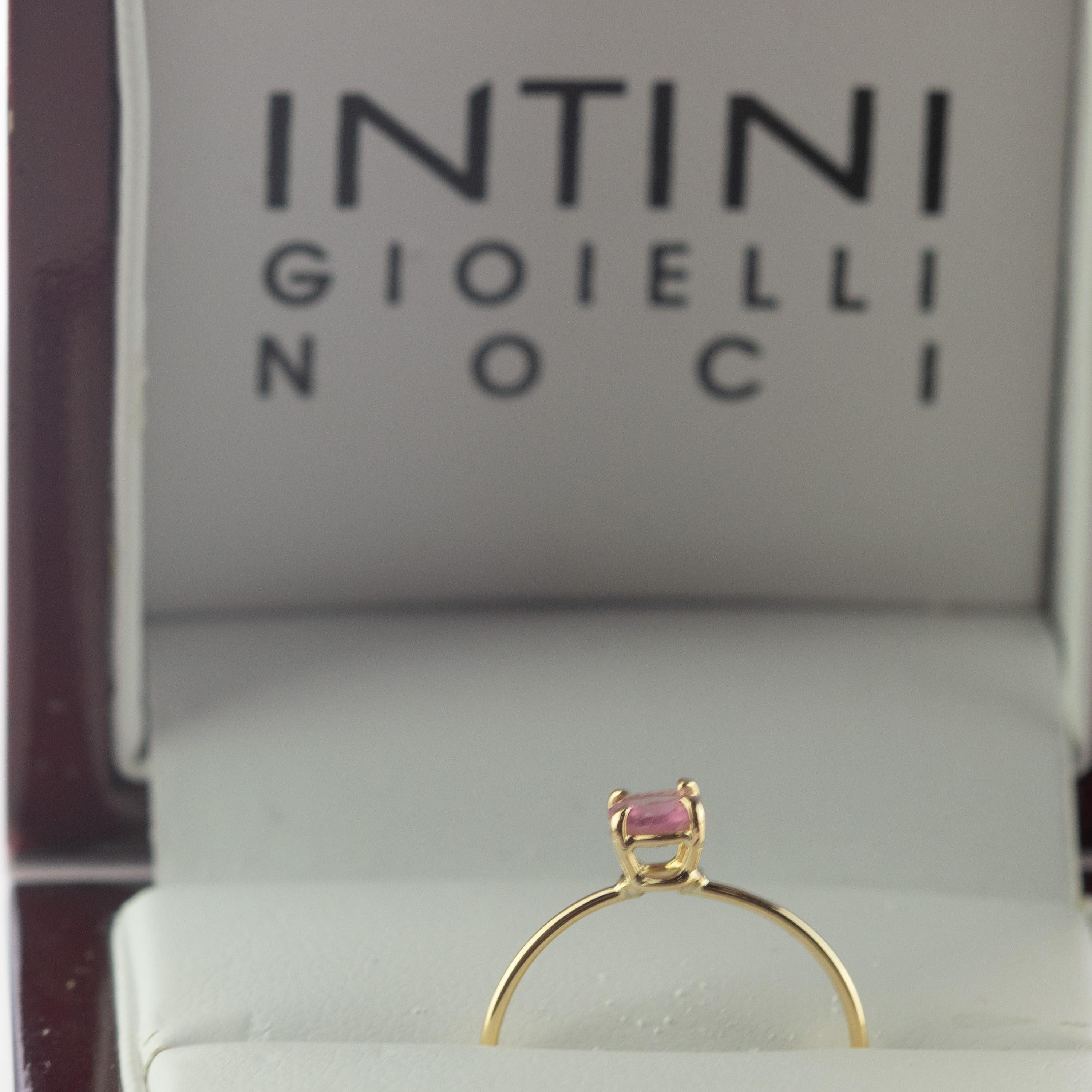 Taille brillant Intini Jewels, bague italienne chic et délicate en or 9 carats et tourmaline, faite à la main, de style moderne et classique en vente
