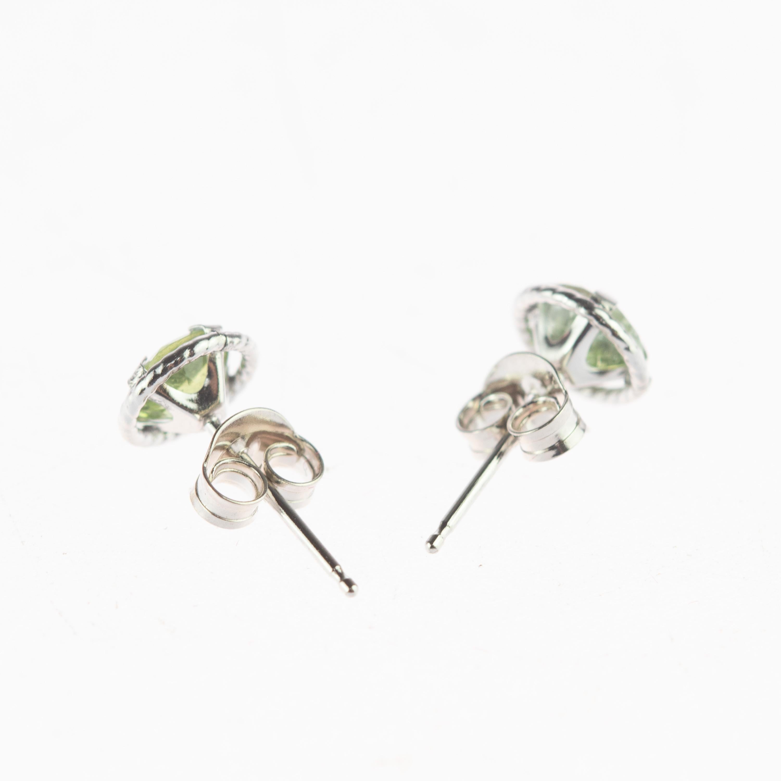 Intini Jewels, clous d'oreilles en or blanc 18 carats brillant Tuormaline, fabriqués à la main en vente 1