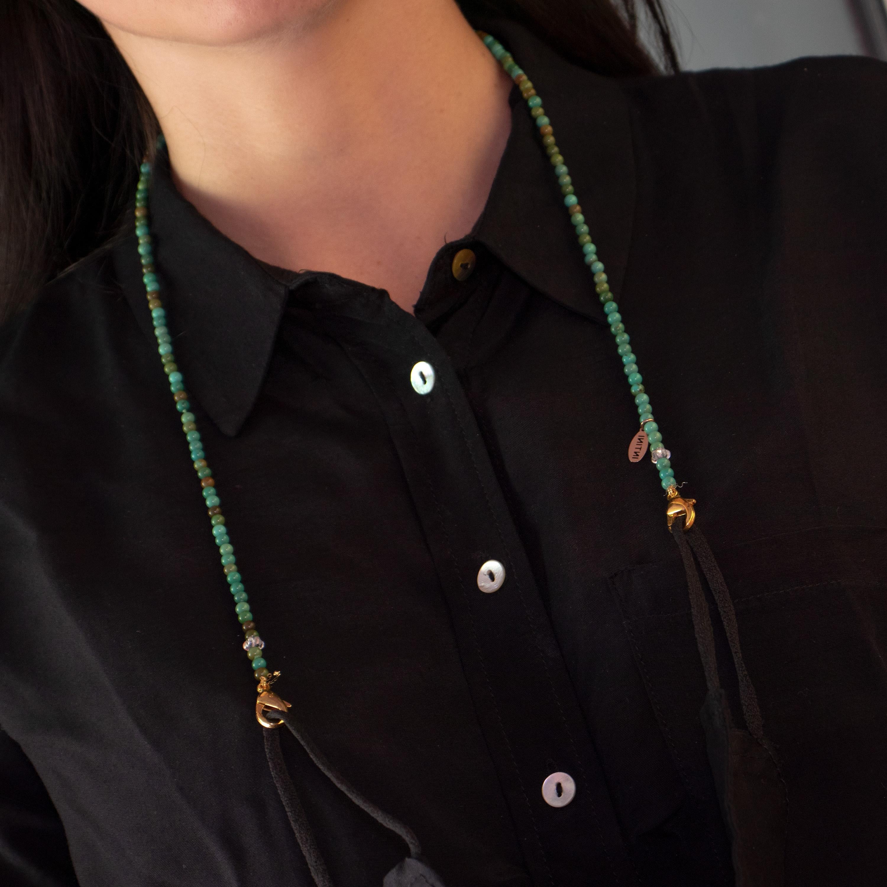 Intini Jewels Collier ras de cou masque en perles turquoise avec lanières et masque, fait à la main Unisexe en vente