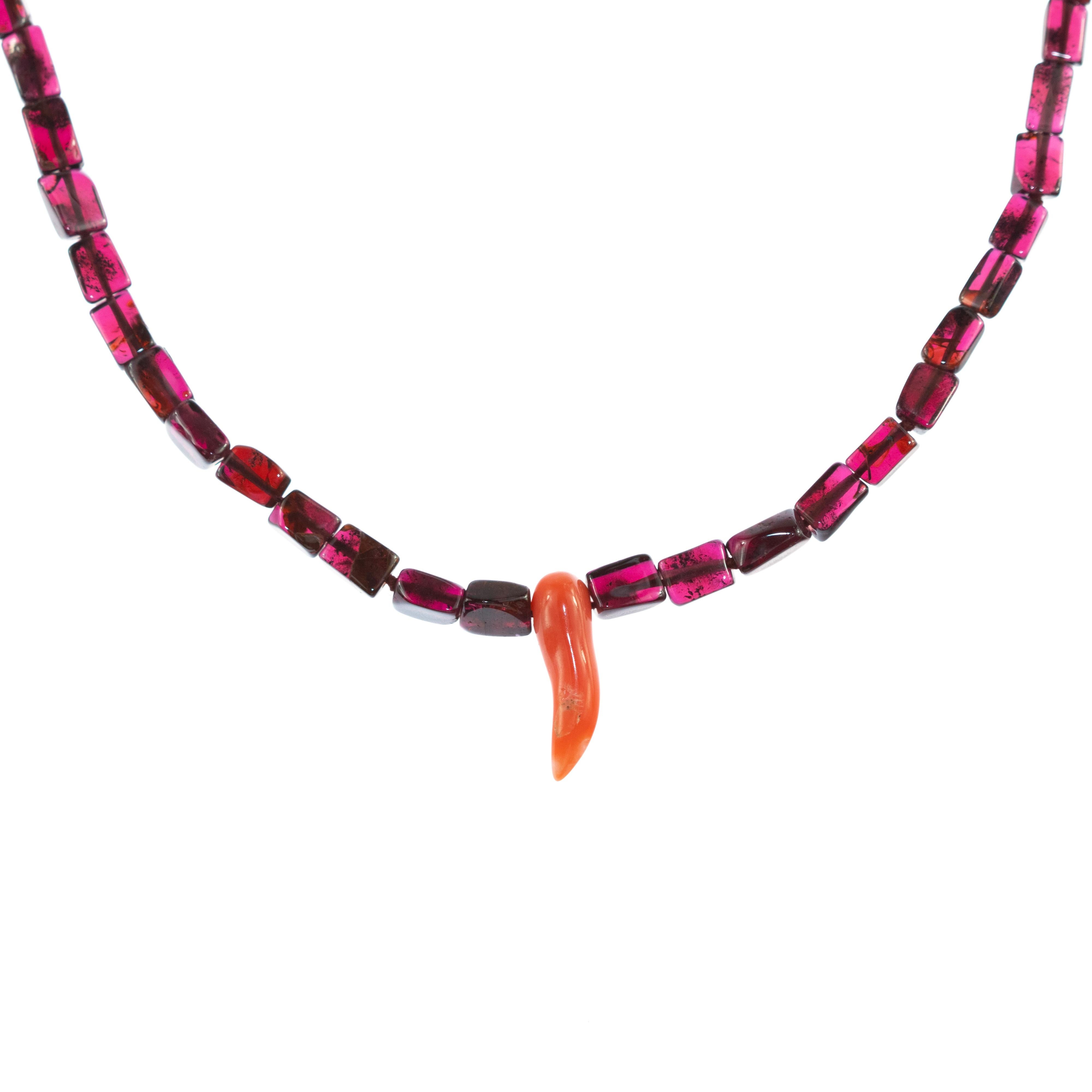 Intini Jewels Violet Garnet Coral Horn 925 Sterling Silver Beaded Boho Necklace In New Condition For Sale In Milano, IT
