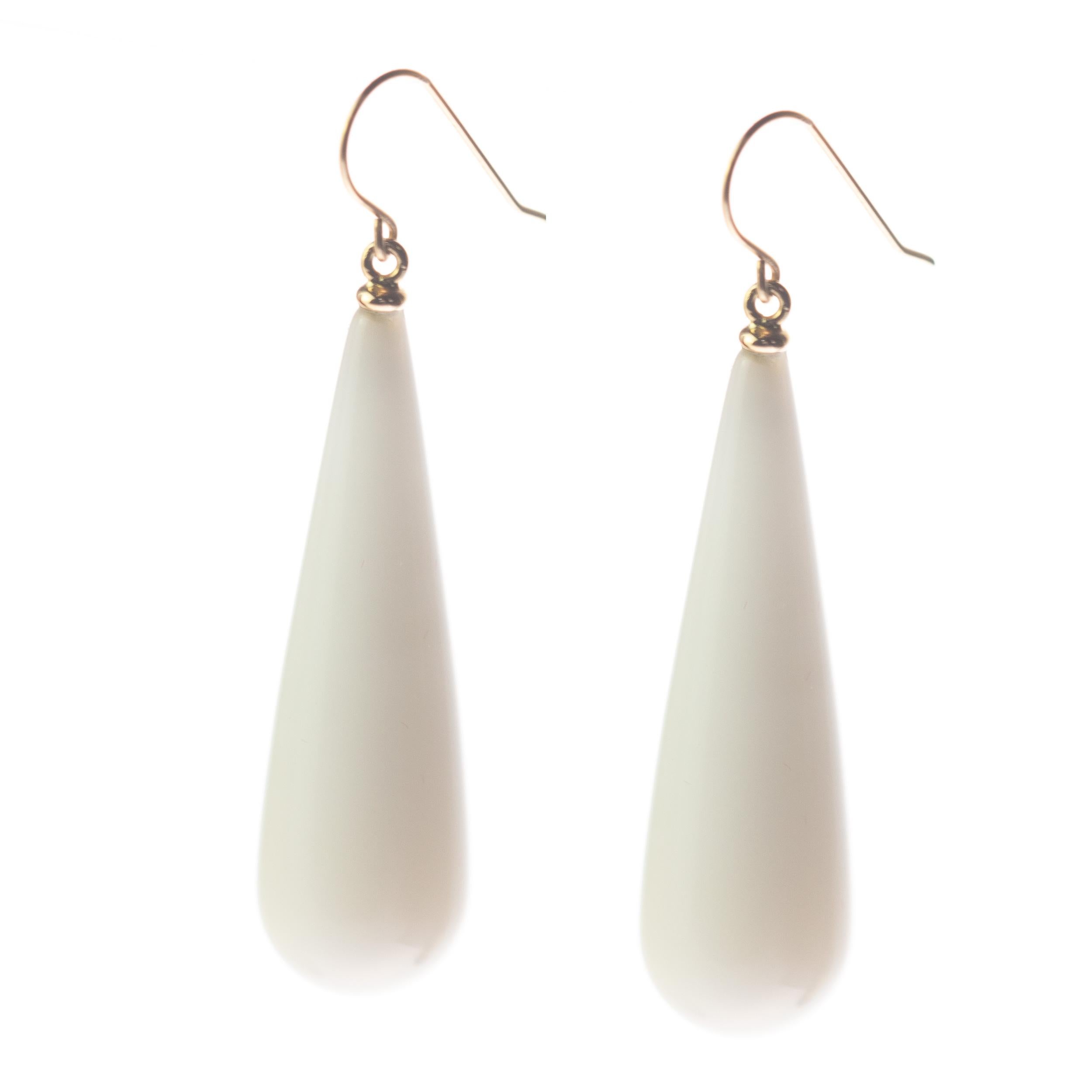 Taille mixte Intini Jewels Pendants d'oreilles en agate blanche et or blanc 18 carats, faits à la main en vente