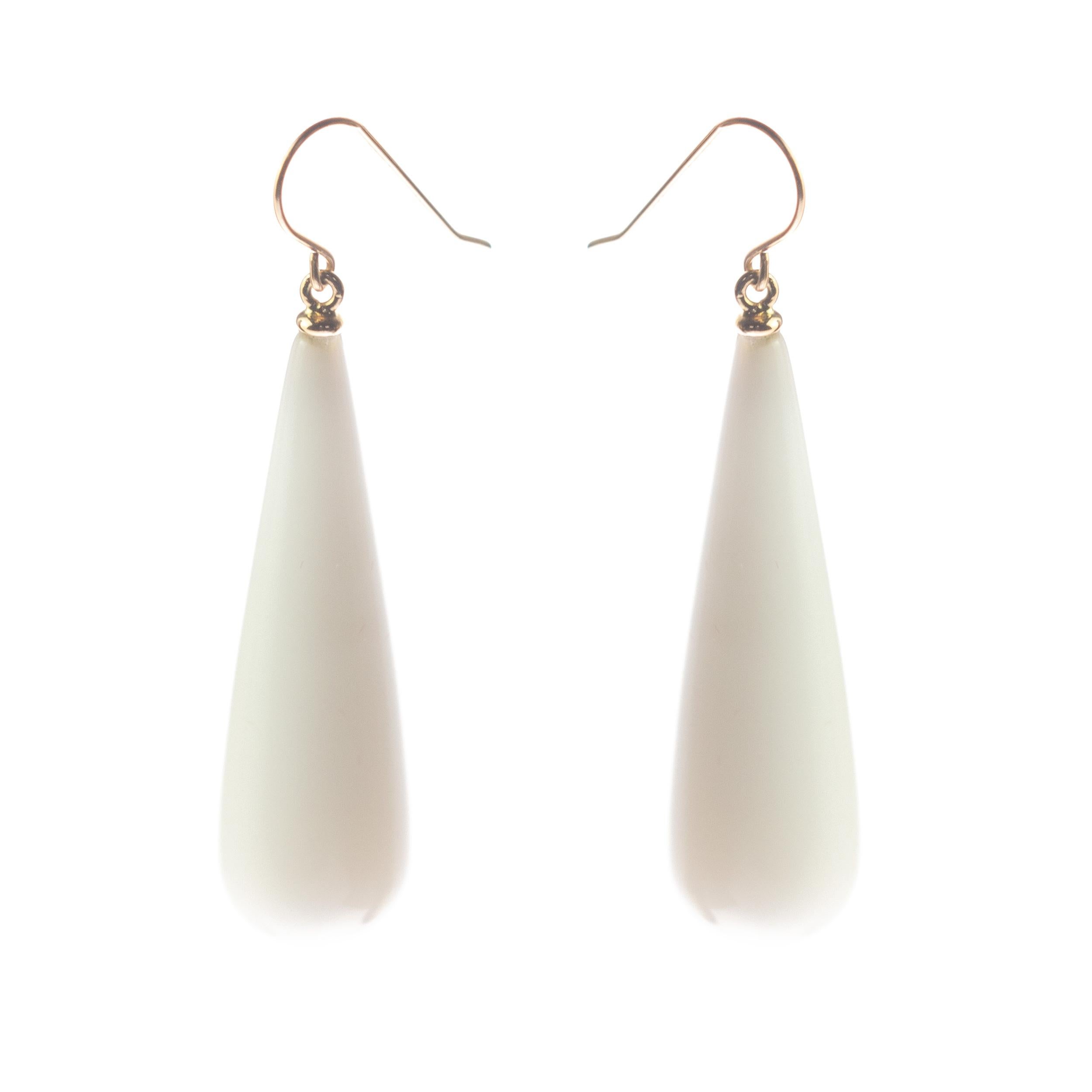 Intini Jewels Pendants d'oreilles en agate blanche et or blanc 18 carats, faits à la main en vente 2