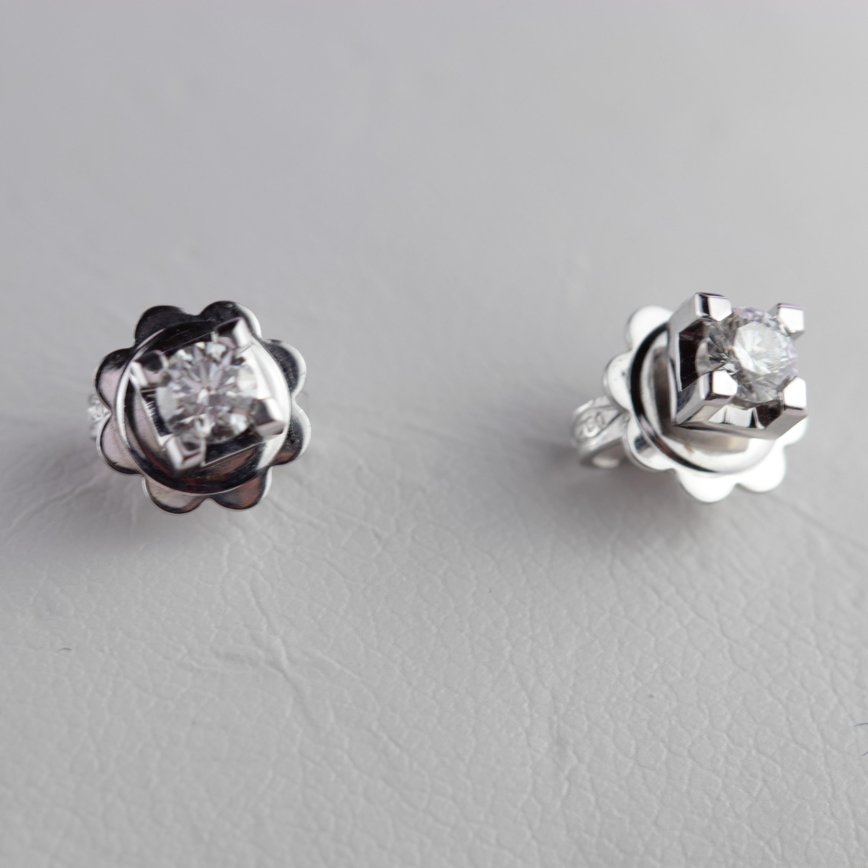 Intini Jewels Clous d'oreilles en or blanc 0,27 carat avec diamant point de lumière, fabrication artisanale en vente 5