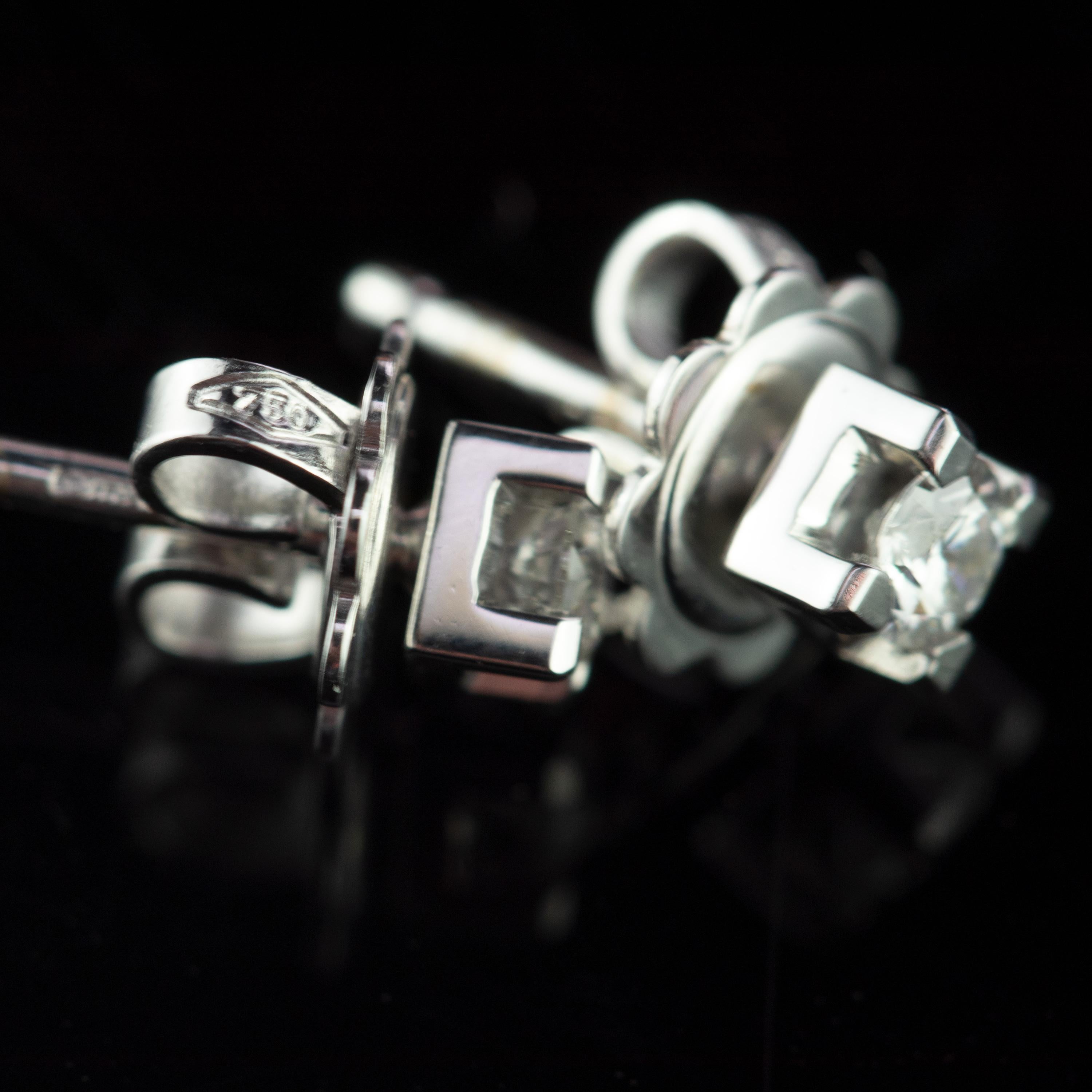 Intini Jewels Clous d'oreilles en or blanc 0,27 carat avec diamant point de lumière, fabrication artisanale en vente 1