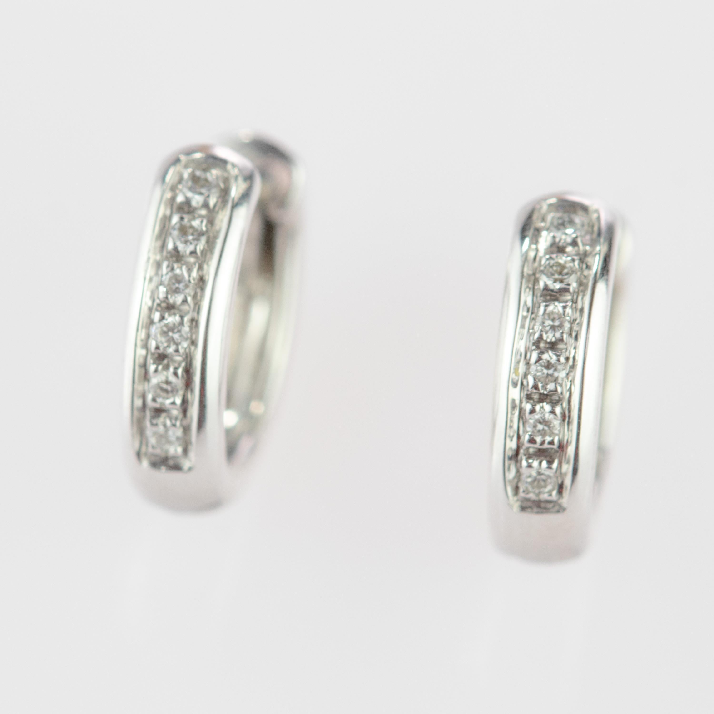 Art déco Intini Jewels Boucles d'oreilles de fiançailles de mariage en or blanc avec diamants ronds brillants en vente