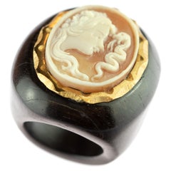 Intini Jewels Woman Snake Carved Shell Oval 18 Karat Gold Cocktail Deco Ring