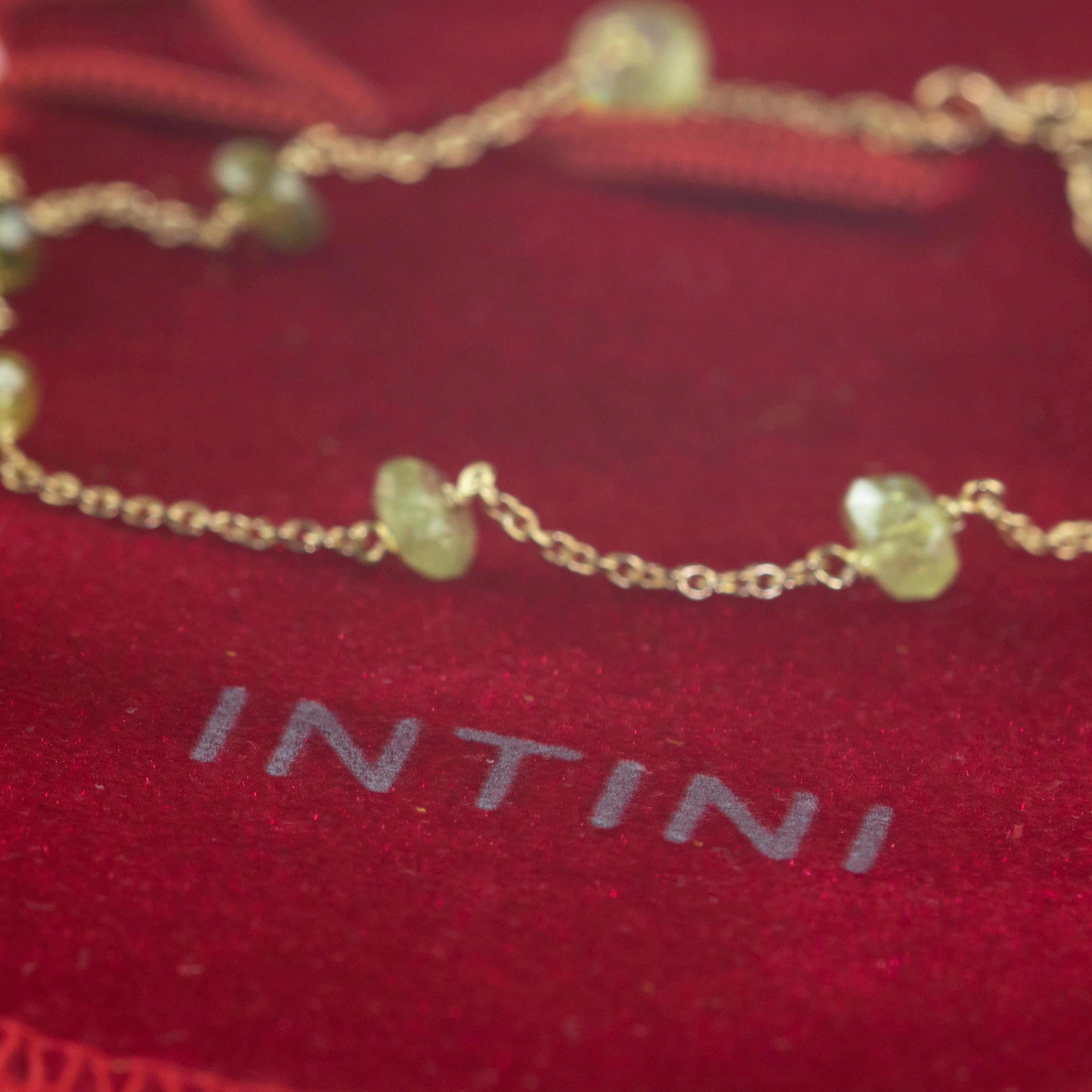 Intini Jewels Pulsera hecha a mano con cadena de oro de 18 quilates y rondeles de turmalina verde Corte redondo en venta
