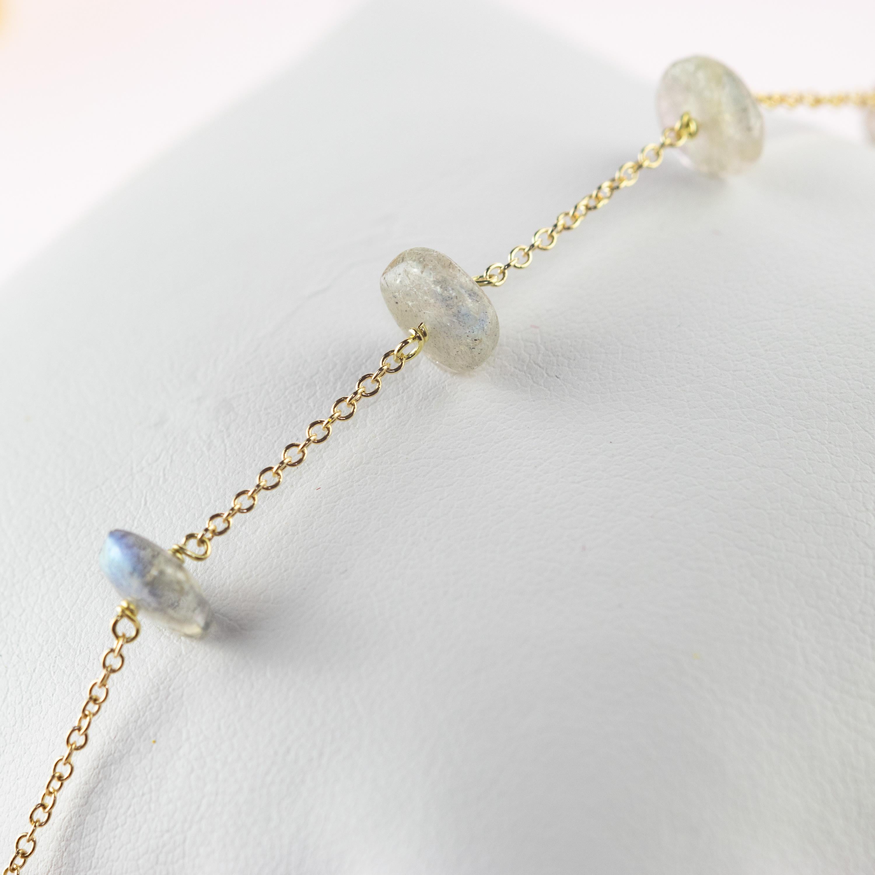 Marvellous bracelet starring natural Cat's Eye beads, for a bright charm of uniqueness. Luminous jewel with natural precious jewellery on elegant Gold Plate setting. Anklet and Bracelet.

Cat's Eye Stone has meaning and properties of enhancing