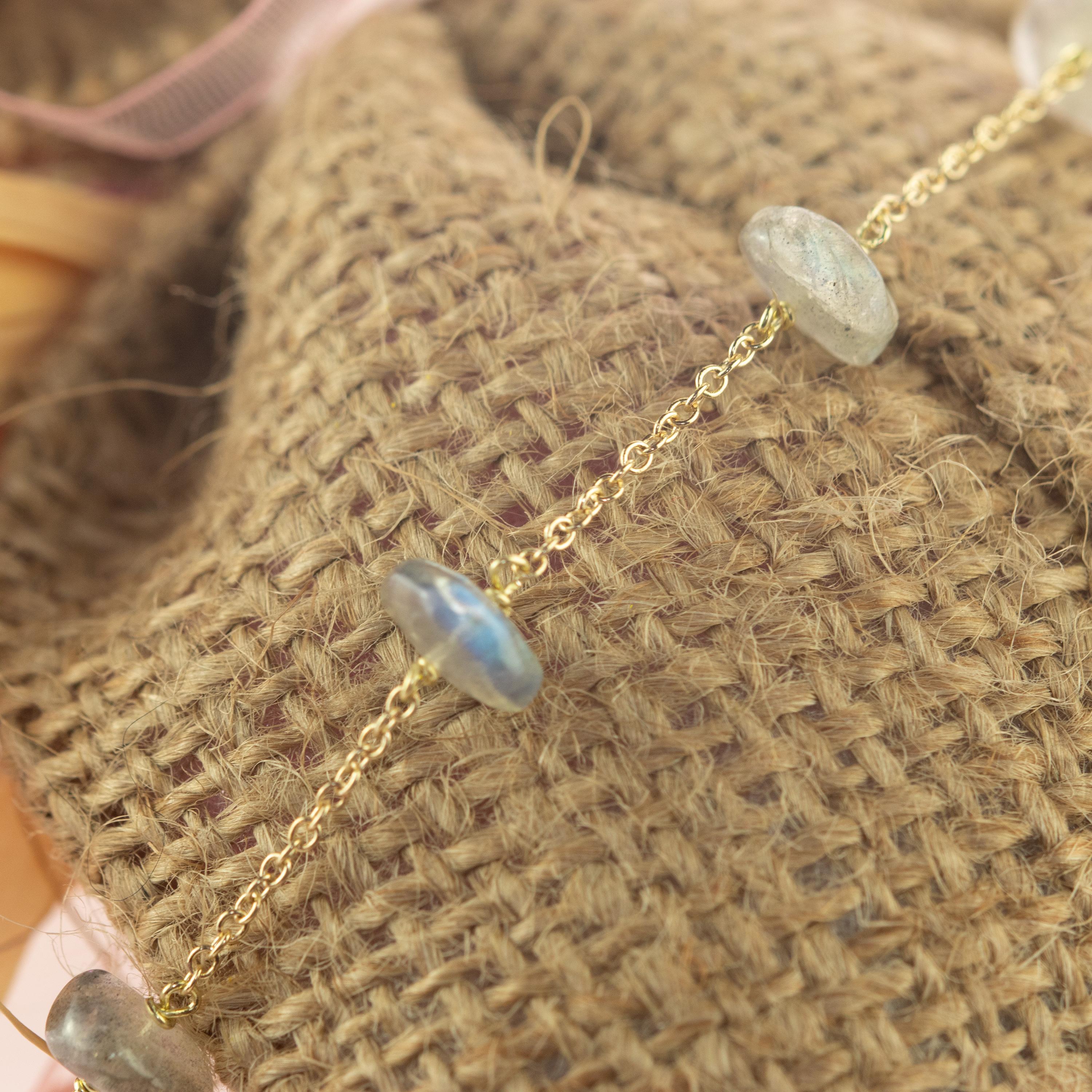 Intini Jewes Bracelet jonc à chaîne en plaqué or avec rondelles en forme d'œil de chat, fait à la main en vente 1