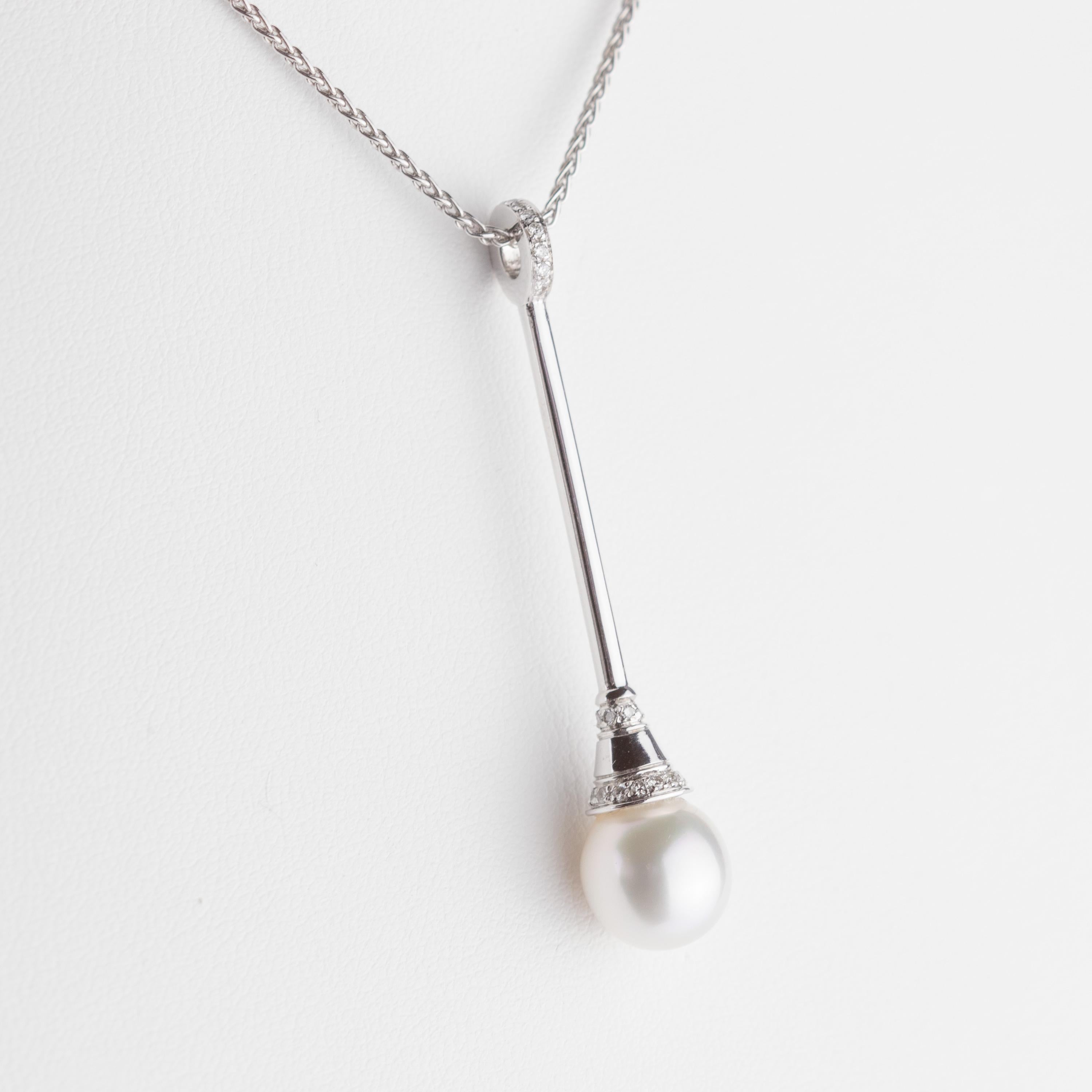 Artiste Intini, collier à pendentif déco en or blanc 18 carats avec perles de mer naturelles et diamants en vente