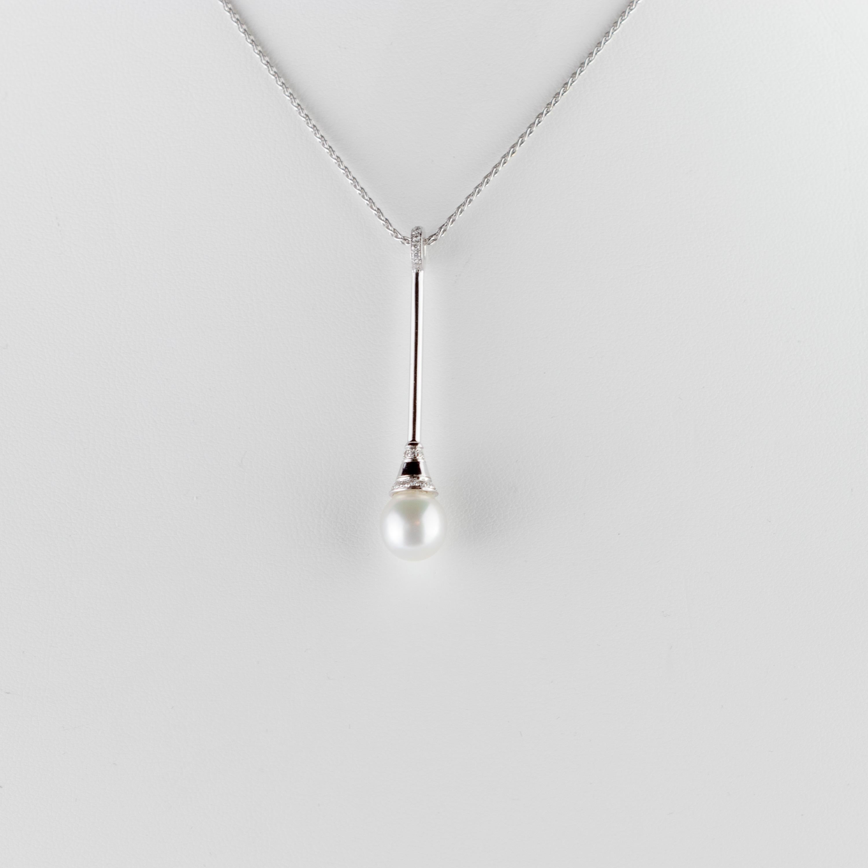 Taille ronde Intini, collier à pendentif déco en or blanc 18 carats avec perles de mer naturelles et diamants en vente