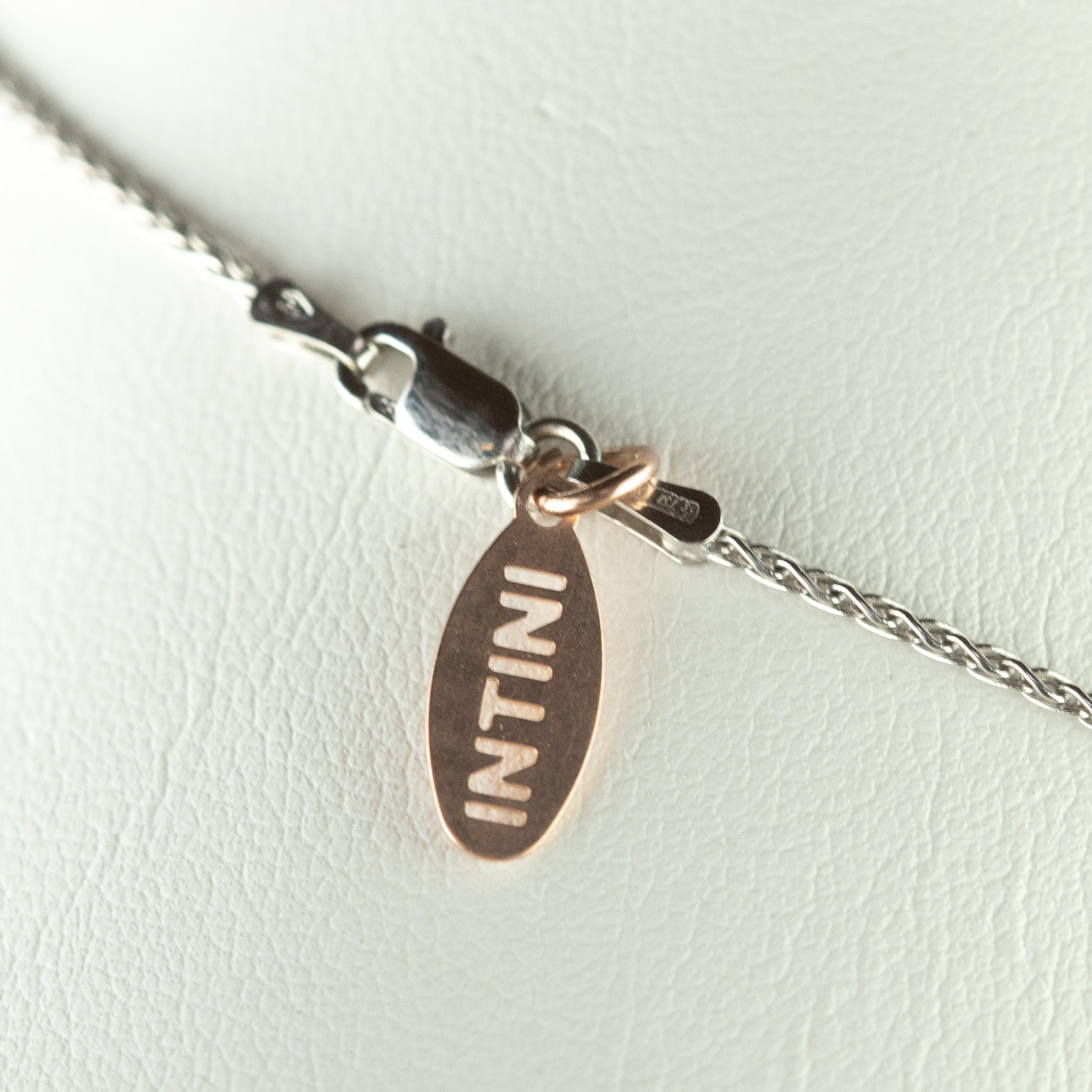 Intini, collier à pendentif déco en or blanc 18 carats avec perles de mer naturelles et diamants en vente 1