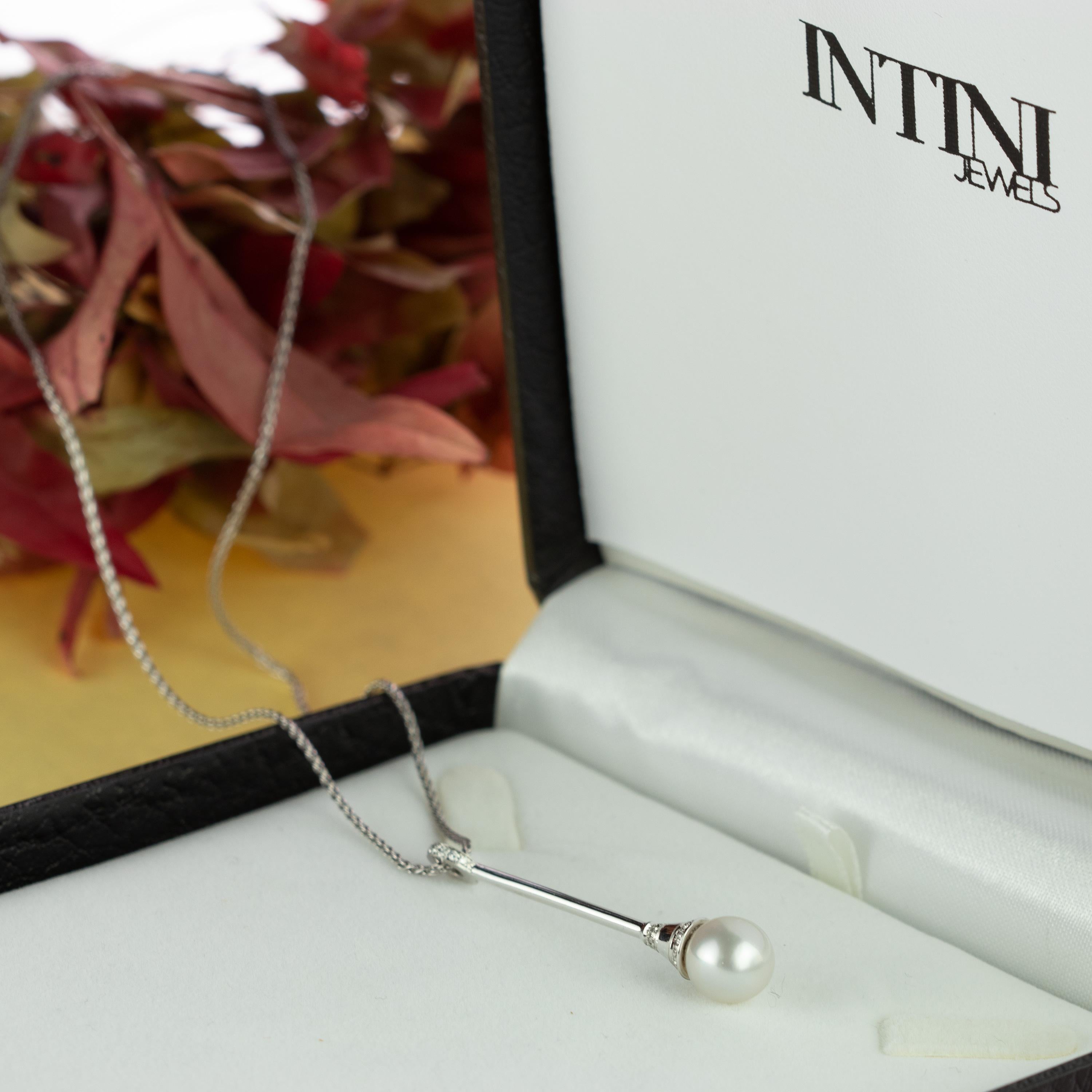 Intini, collier à pendentif déco en or blanc 18 carats avec perles de mer naturelles et diamants en vente 3