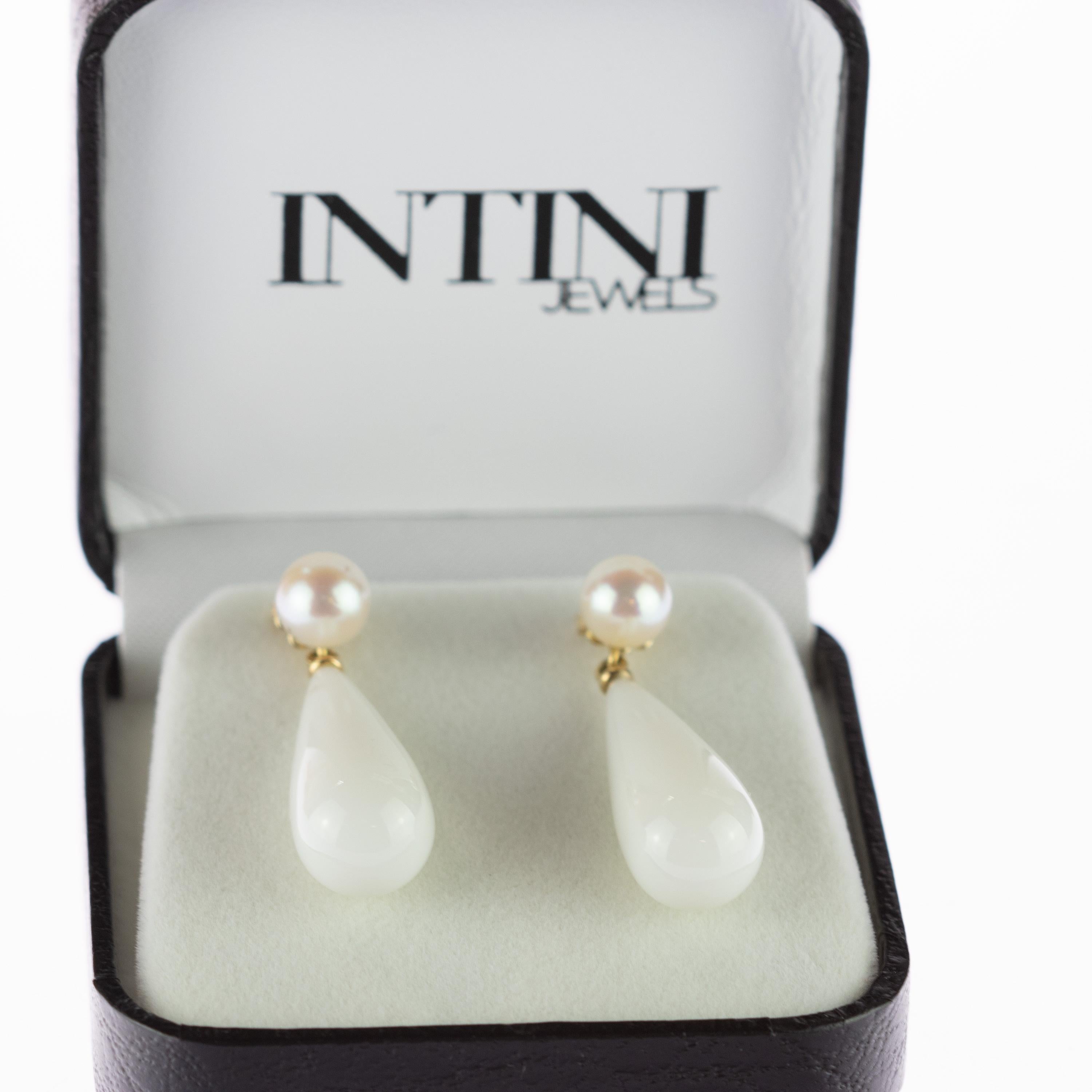 Pear Cut Intini White Agate Freshwater Pearl 18 Karat Yellow Gold Pear Bold Earrings For Sale