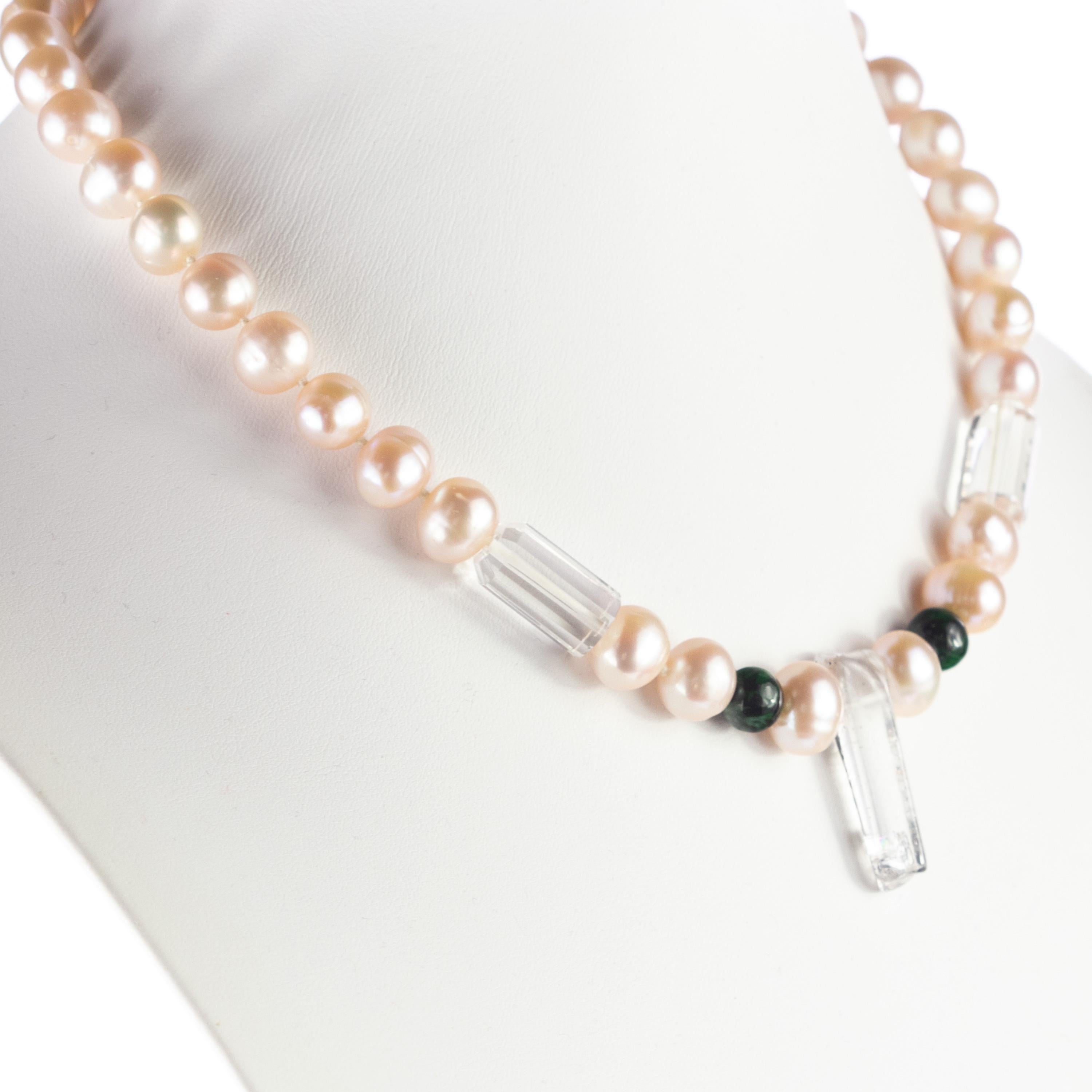 Modernista IntiniJewels Collana di cristallo di rocca, perla, giada, oro giallo 14 carati, moderna e chic in vendita