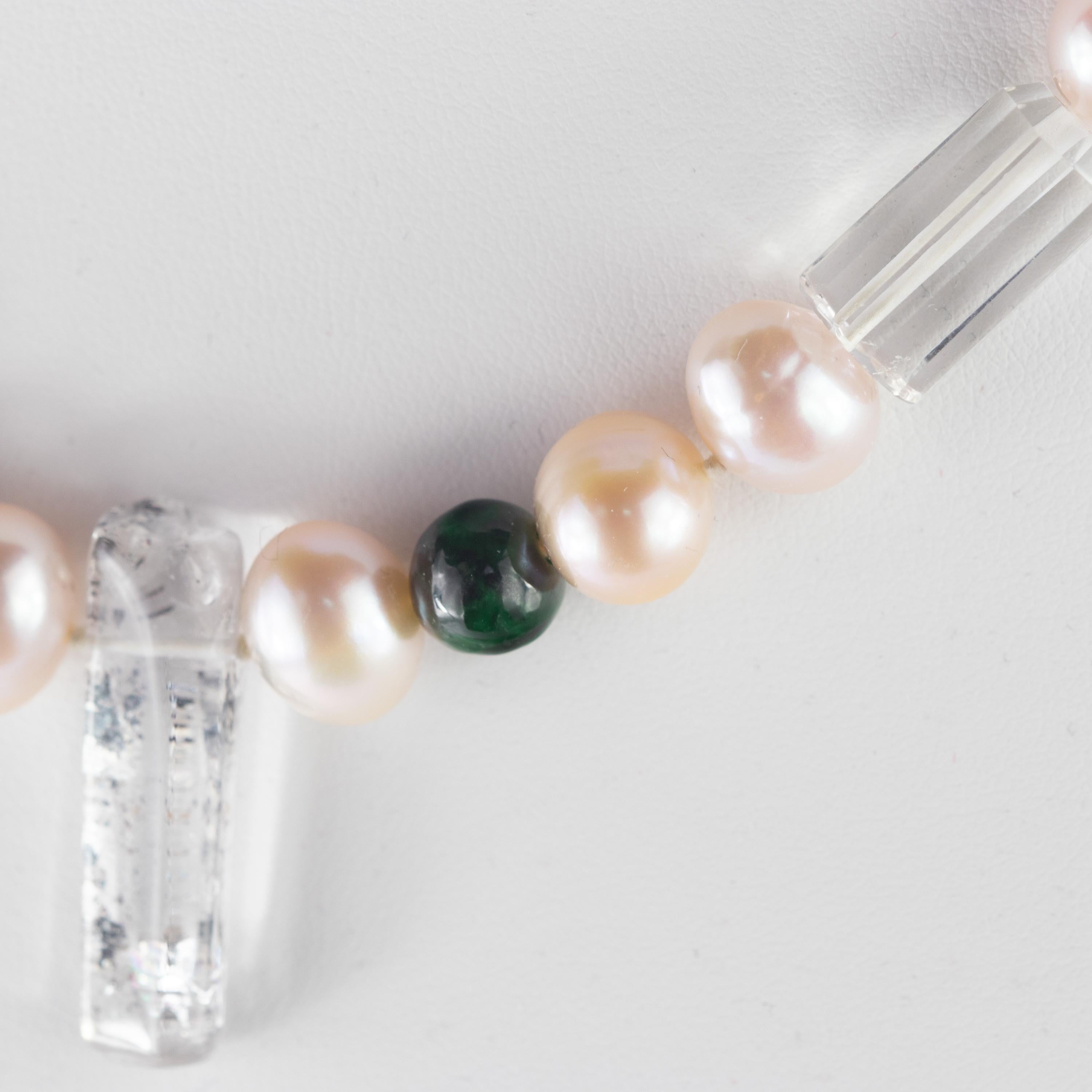 Donna IntiniJewels Collana di cristallo di rocca, perla, giada, oro giallo 14 carati, moderna e chic in vendita