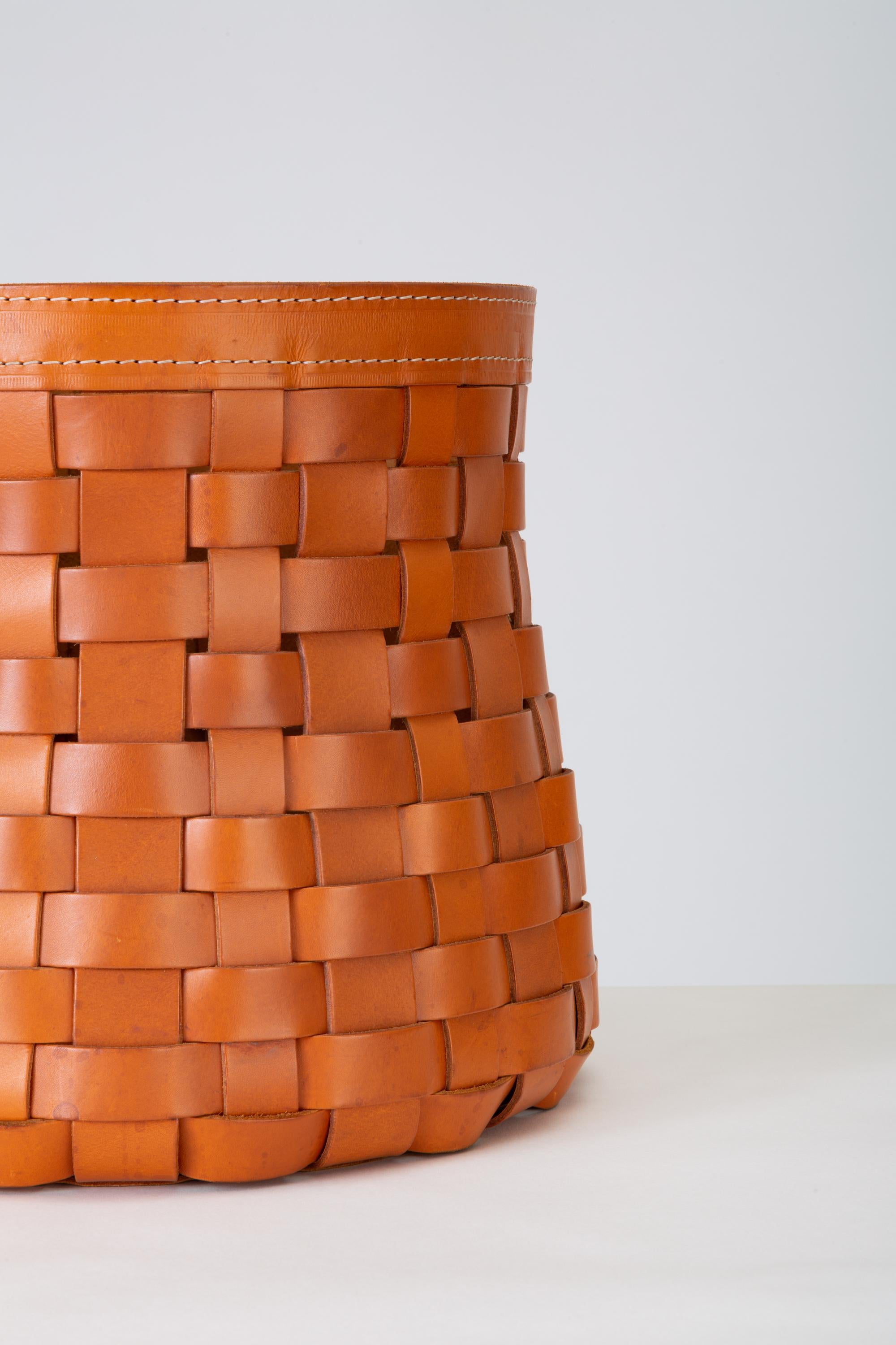 Late 20th Century “Intrecci” Round Basket in Woven Leather by Arte Cuoio & Triangolo