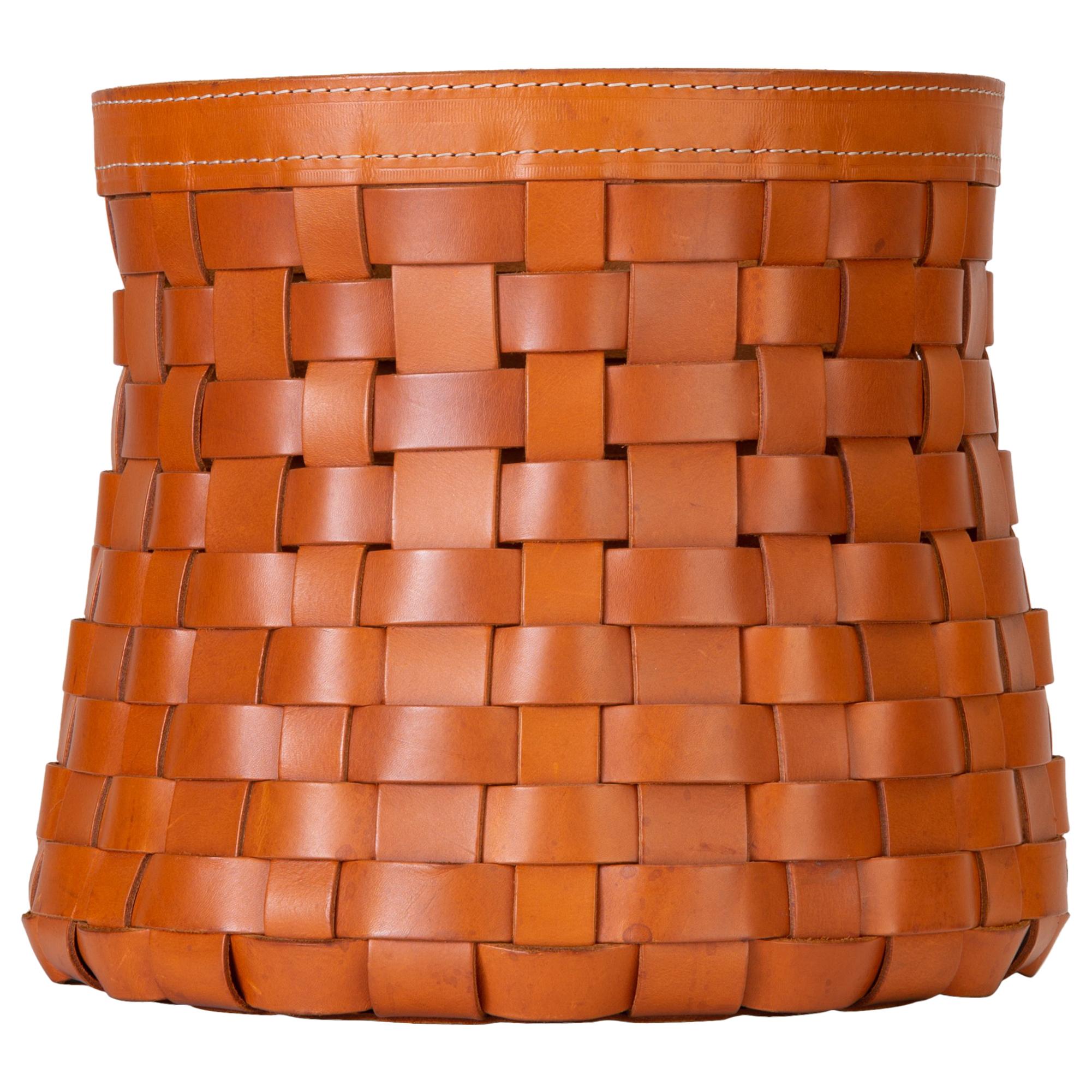 “Intrecci” Round Basket in Woven Leather by Arte Cuoio & Triangolo