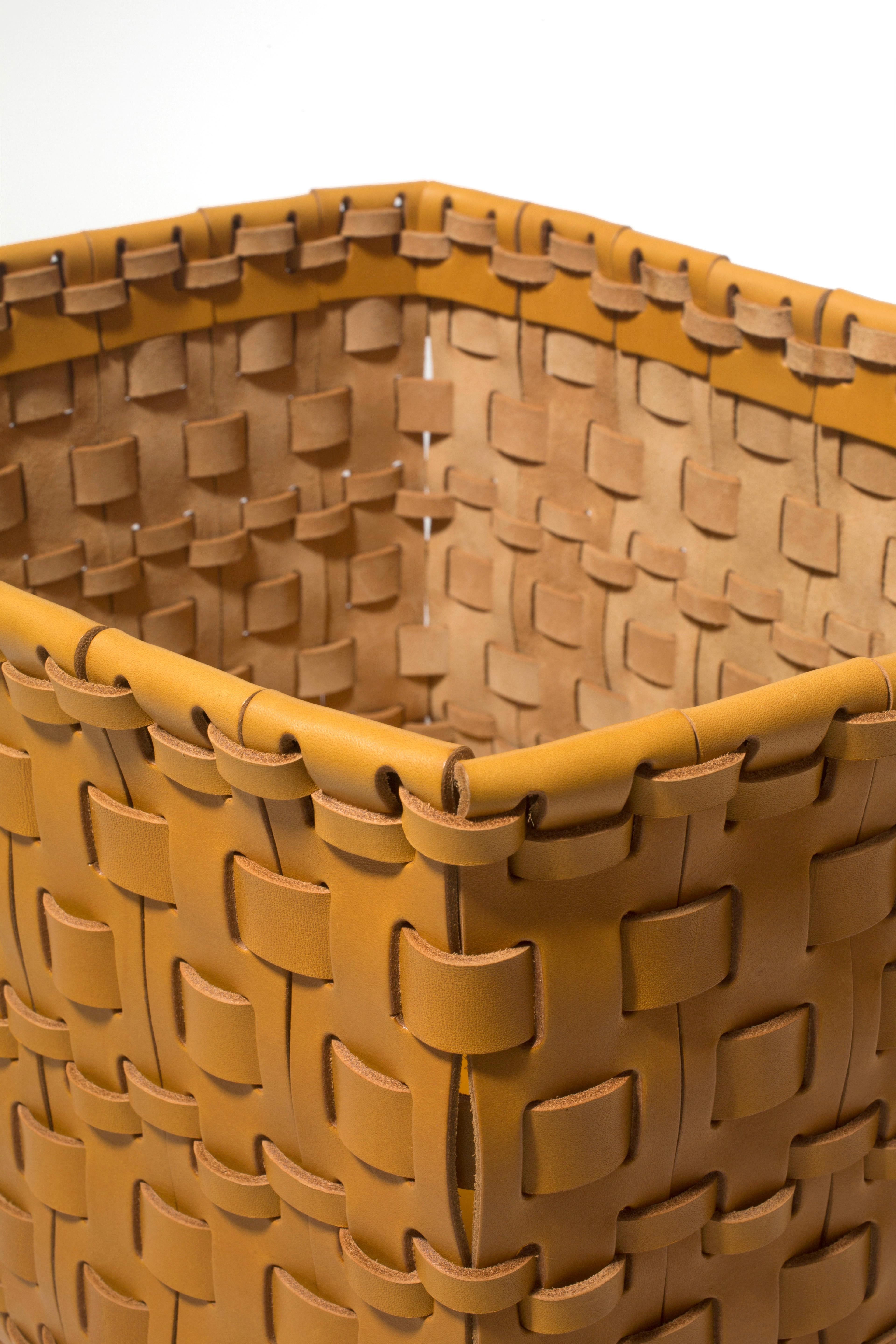 
Baskets made using a weaving technique. Strips and bands of leather follow each other and bind together to shape the object. 
Available in the round (large and small), rectangular and square versions. Available colours: orange, white, blue, grey,