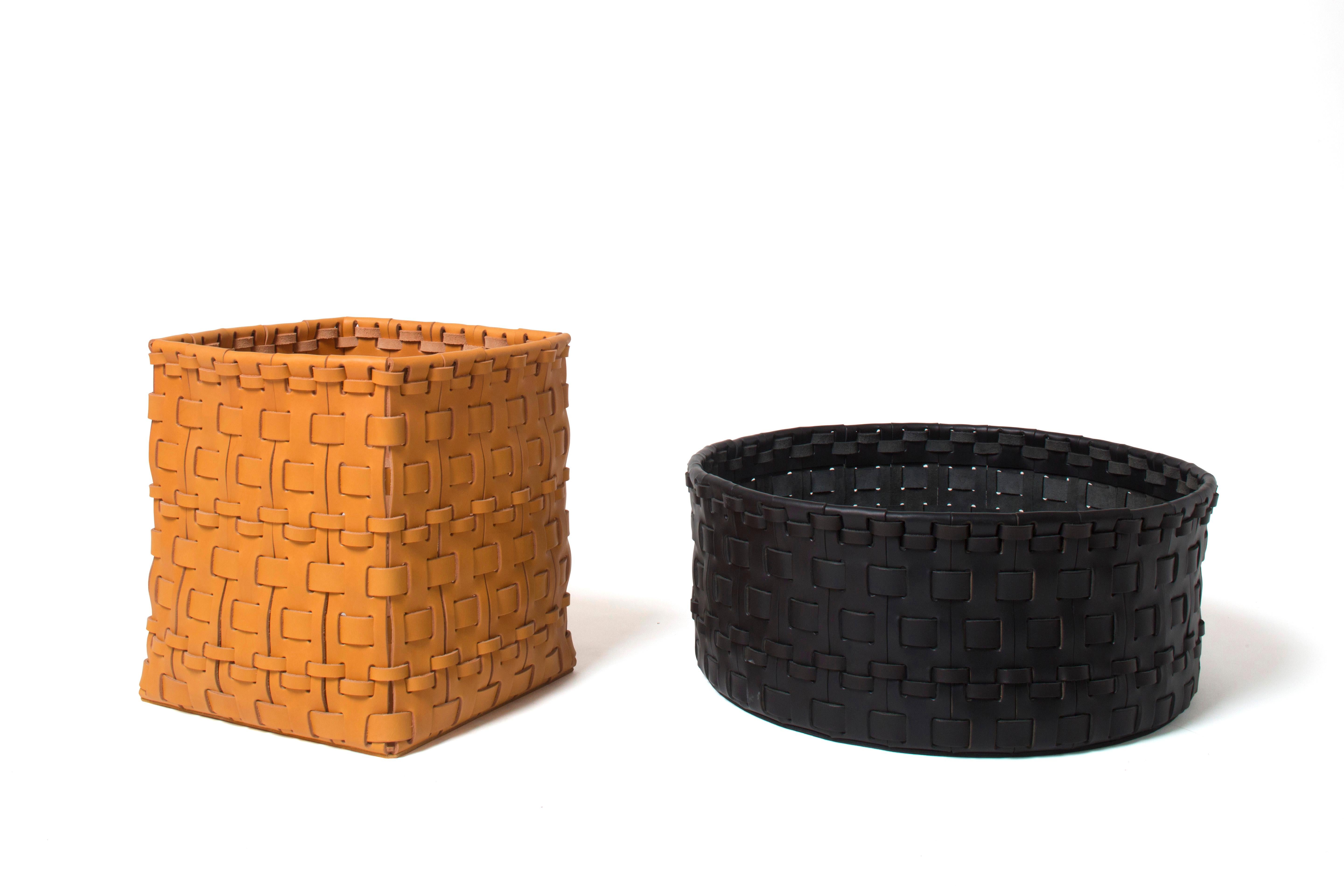 
Baskets made using a weaving technique. Strips and bands of leather follow each other and bind together to shape the object. 
Available in the round (large and small), rectangular and square versions.
Available colours: orange, white, blue, grey,