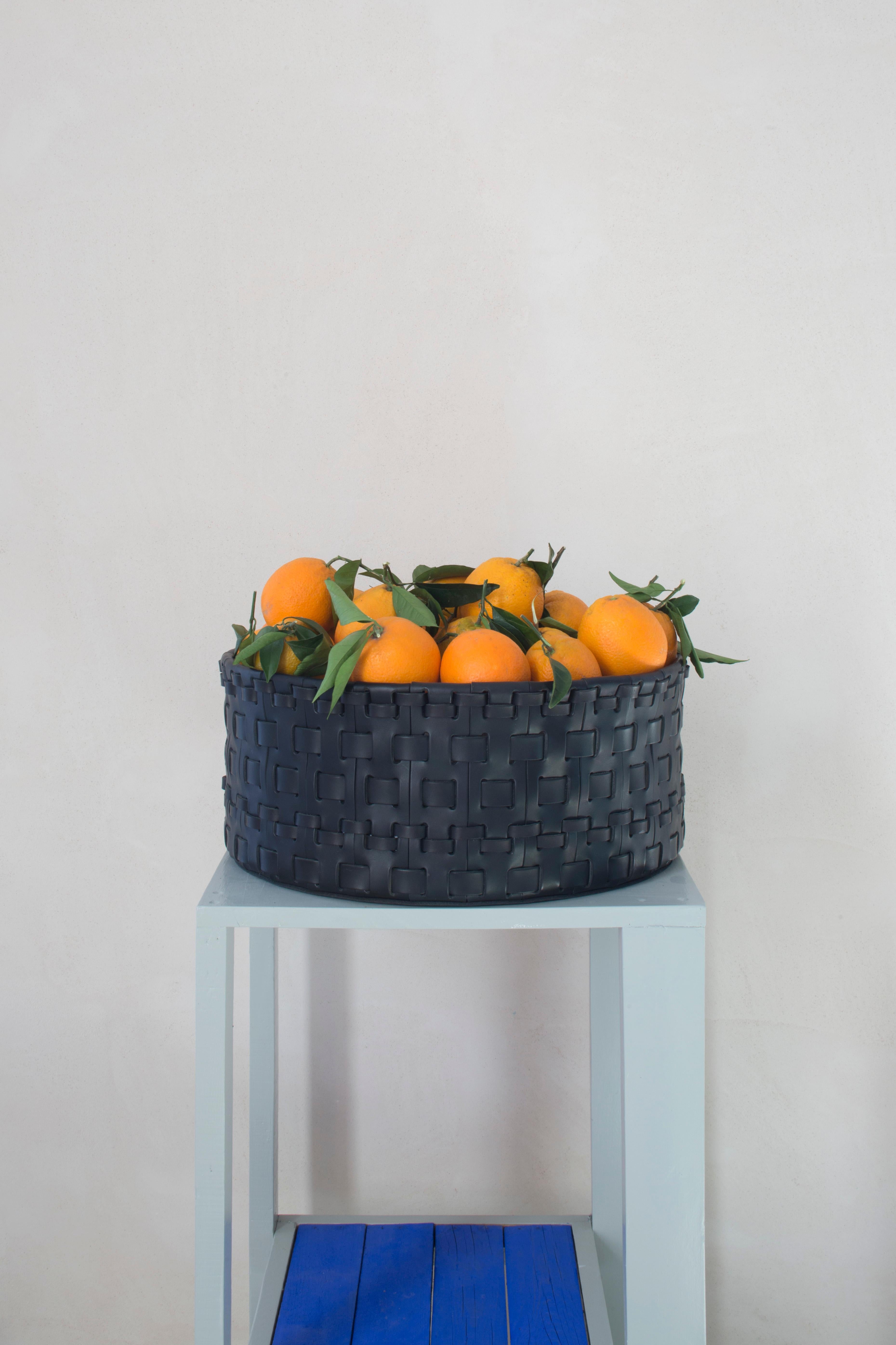 Intreccio Round Large Woven  Basket Designed by Oscar Maschera In New Condition For Sale In Brooklyn, NY