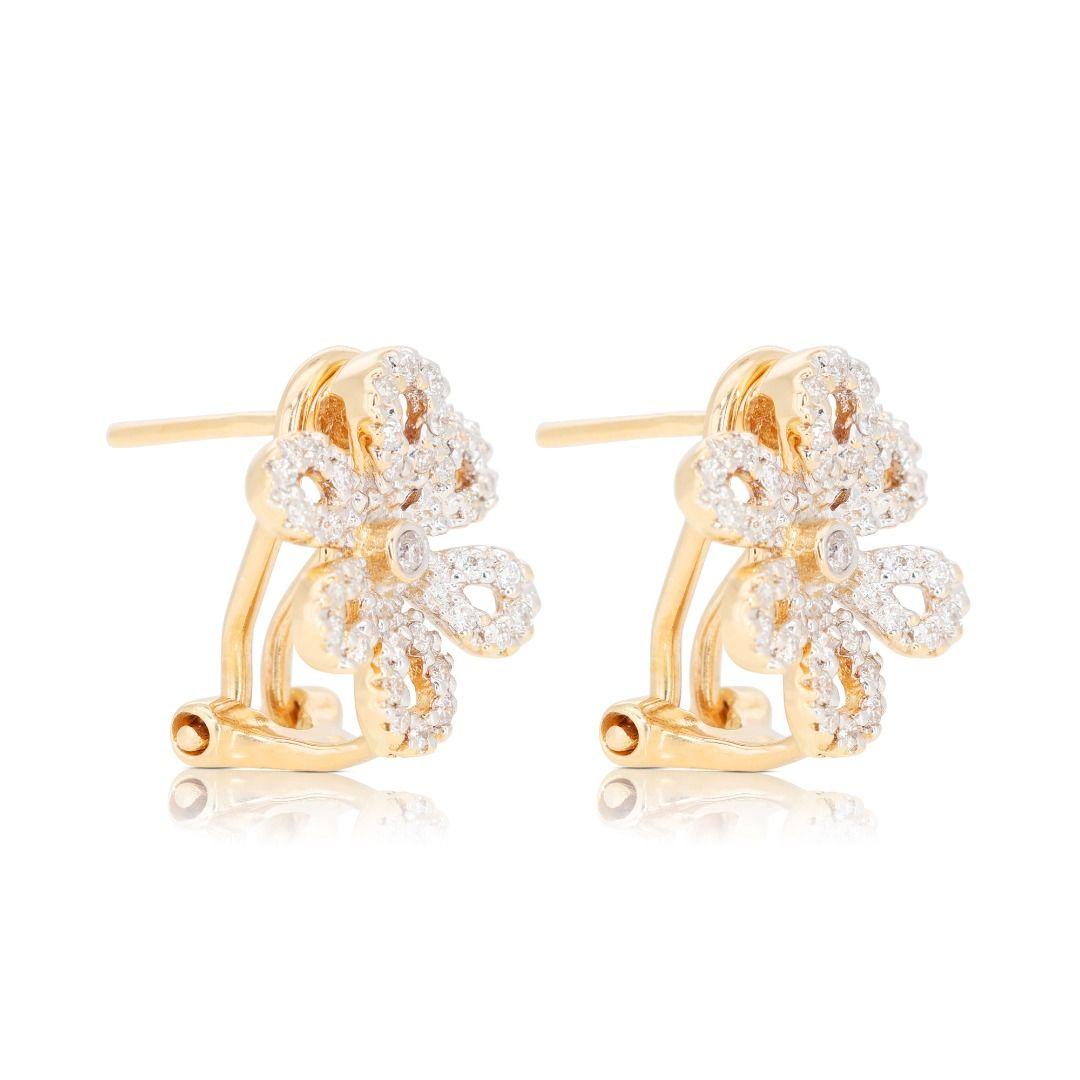 Intricate 0.42ct Diamond Flower Earrings in 18K Yellow Gold In New Condition For Sale In רמת גן, IL