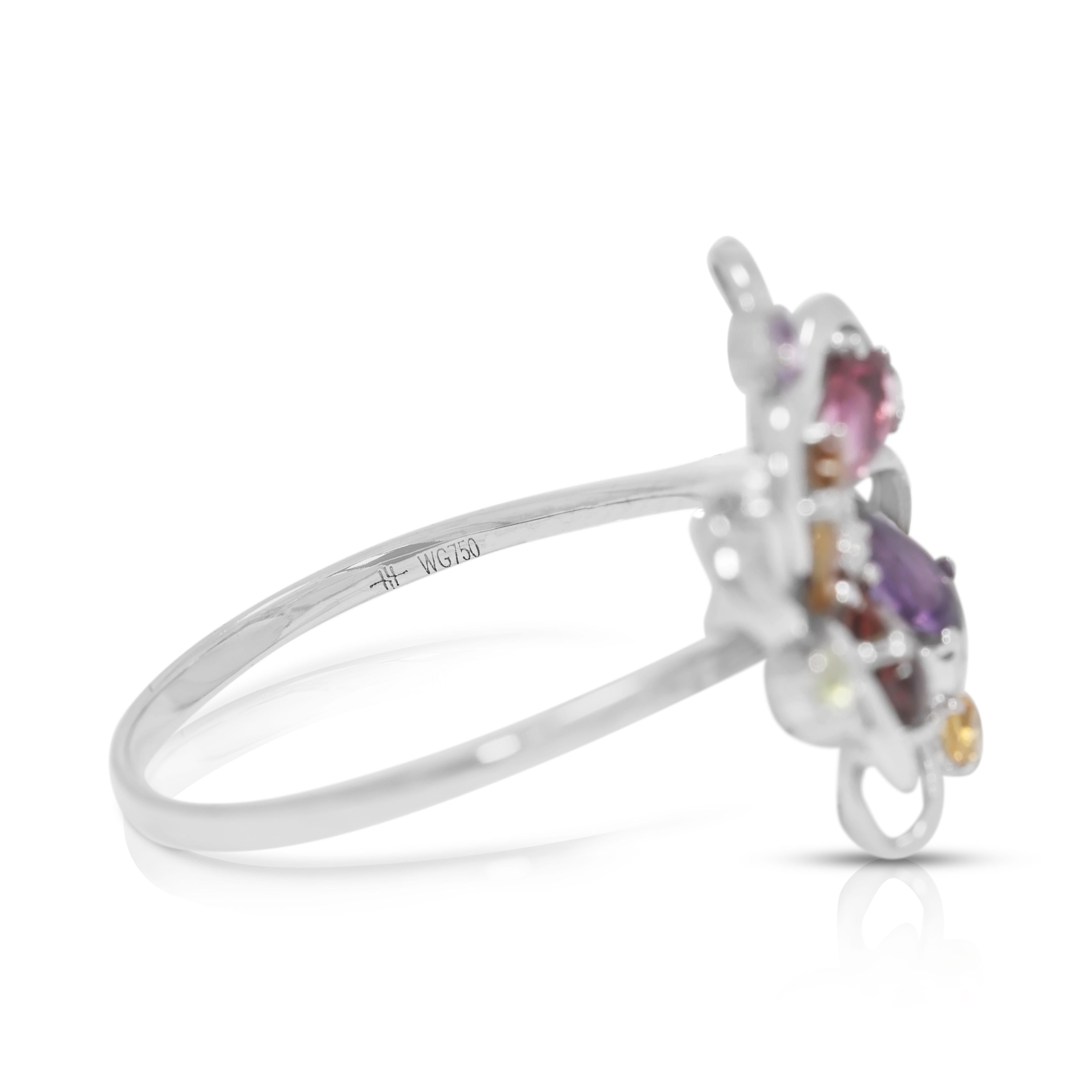Intricato anello floreale con pietra multipla da 0,46 carati e accenti di diamante in oro bianco 18 carati In condizioni ottime in vendita a רמת גן, IL