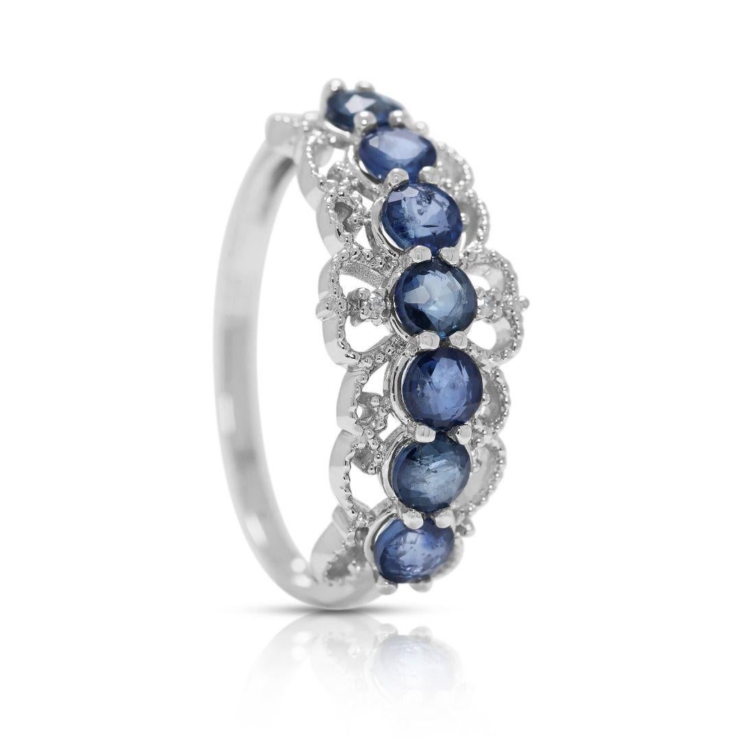 Ring aus 18 Karat Weißgold mit kompliziertem 0,61 Karat Saphir und natürlichen Diamanten im Zustand „Neu“ im Angebot in רמת גן, IL