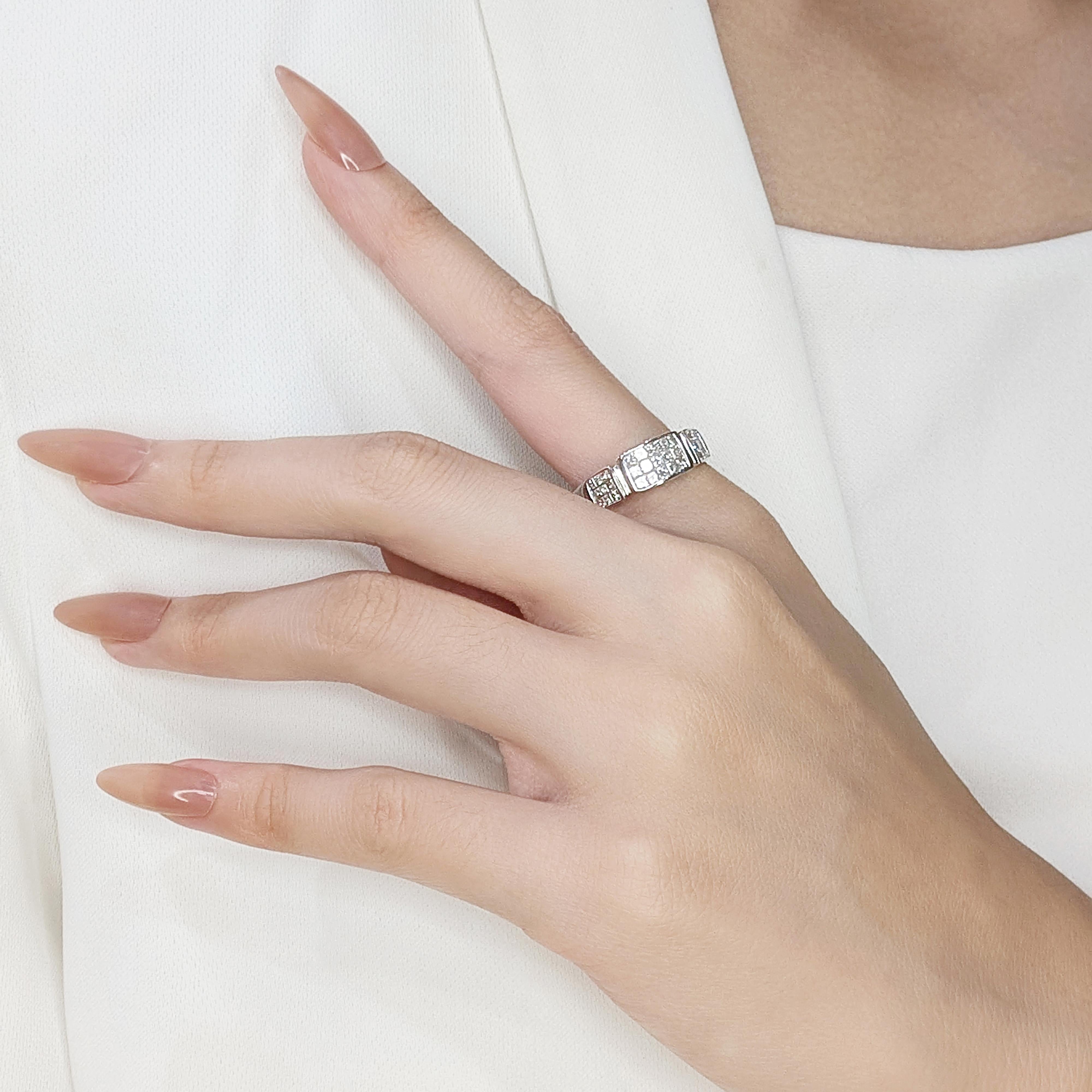 Verschlungener Ring mit 0,89 Karat natürlichen Diamanten aus 18 Karat Weißgold im Angebot 3