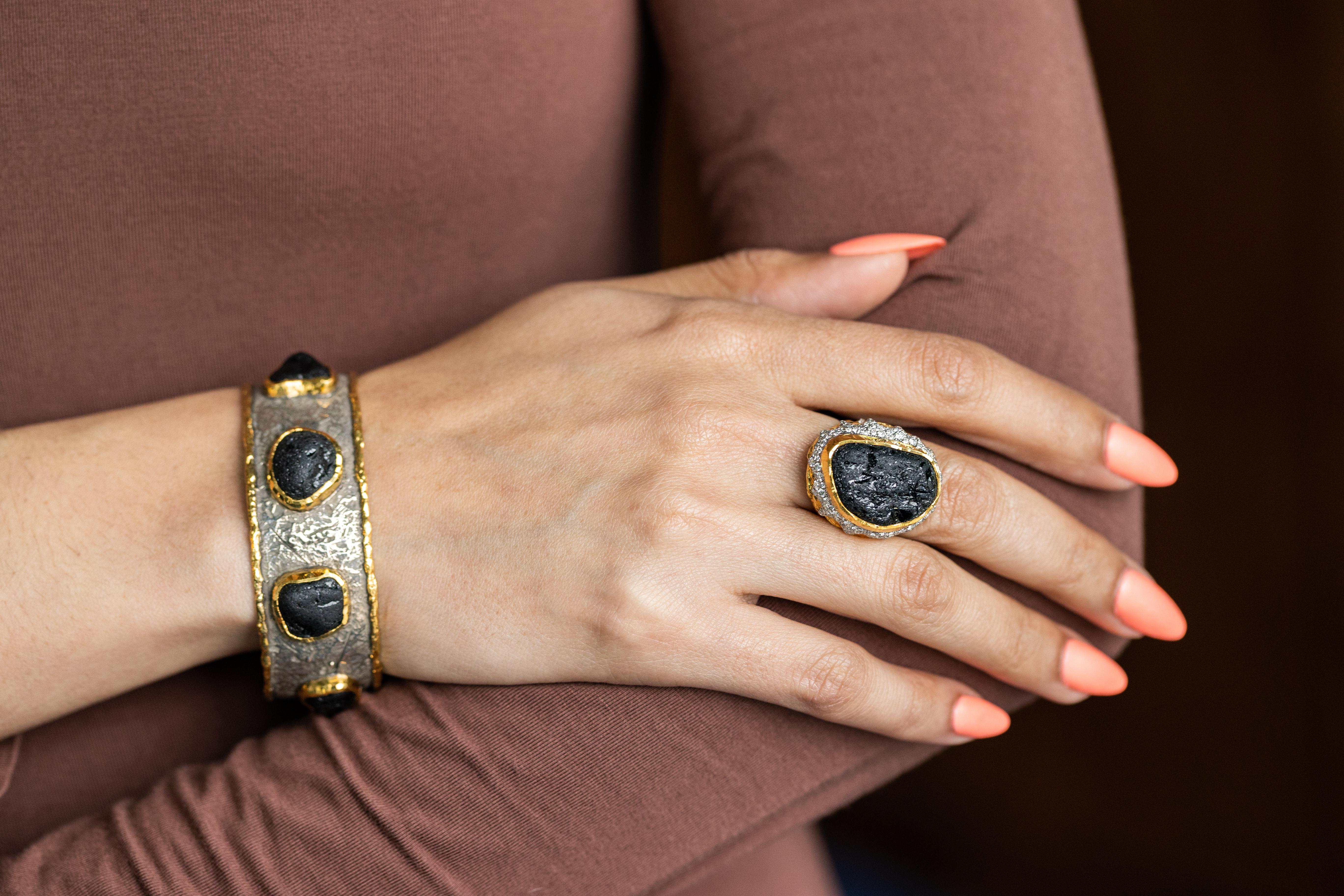 Elevate your jewelry collection with this exquisite ring by the illustrious designer Victor Velyan. This luxurious piece is a harmonious blend of 18K and 24K yellow gold, meticulously crafted to showcase a stunning black tourmaline. The black