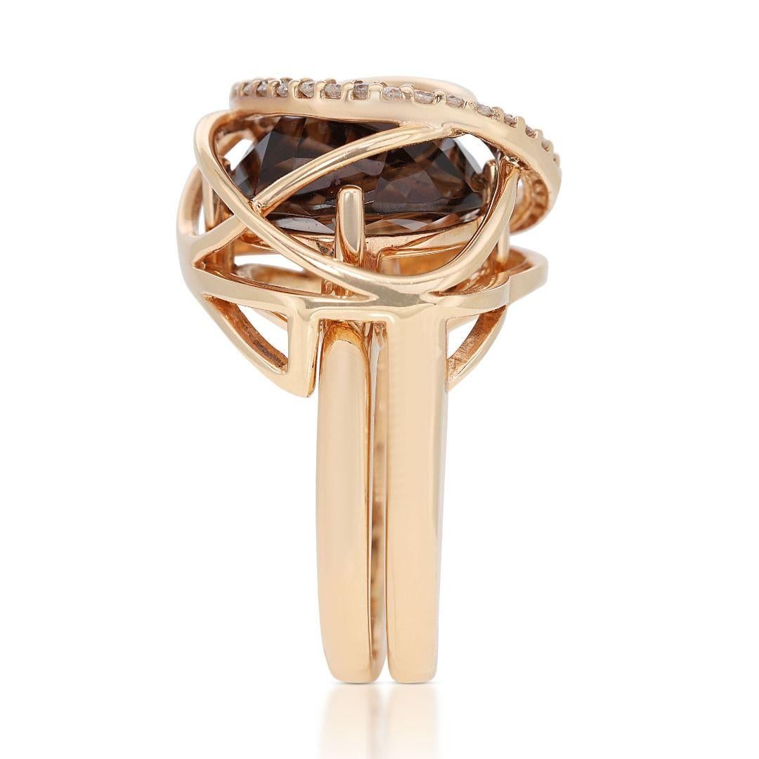 Intricate 18K Rose Gold Ring with Quartz and Diamonds In New Condition For Sale In רמת גן, IL