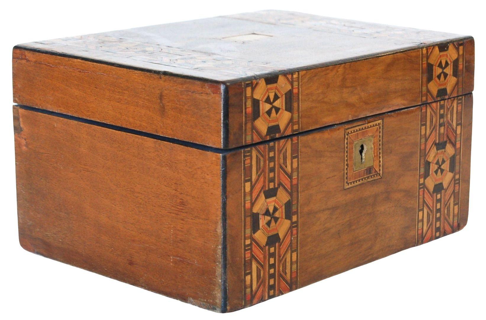 Intricate 1920s Marquetry Inlaid Wood Box With Skeleton Key In Excellent Condition For Sale In Van Nuys, CA
