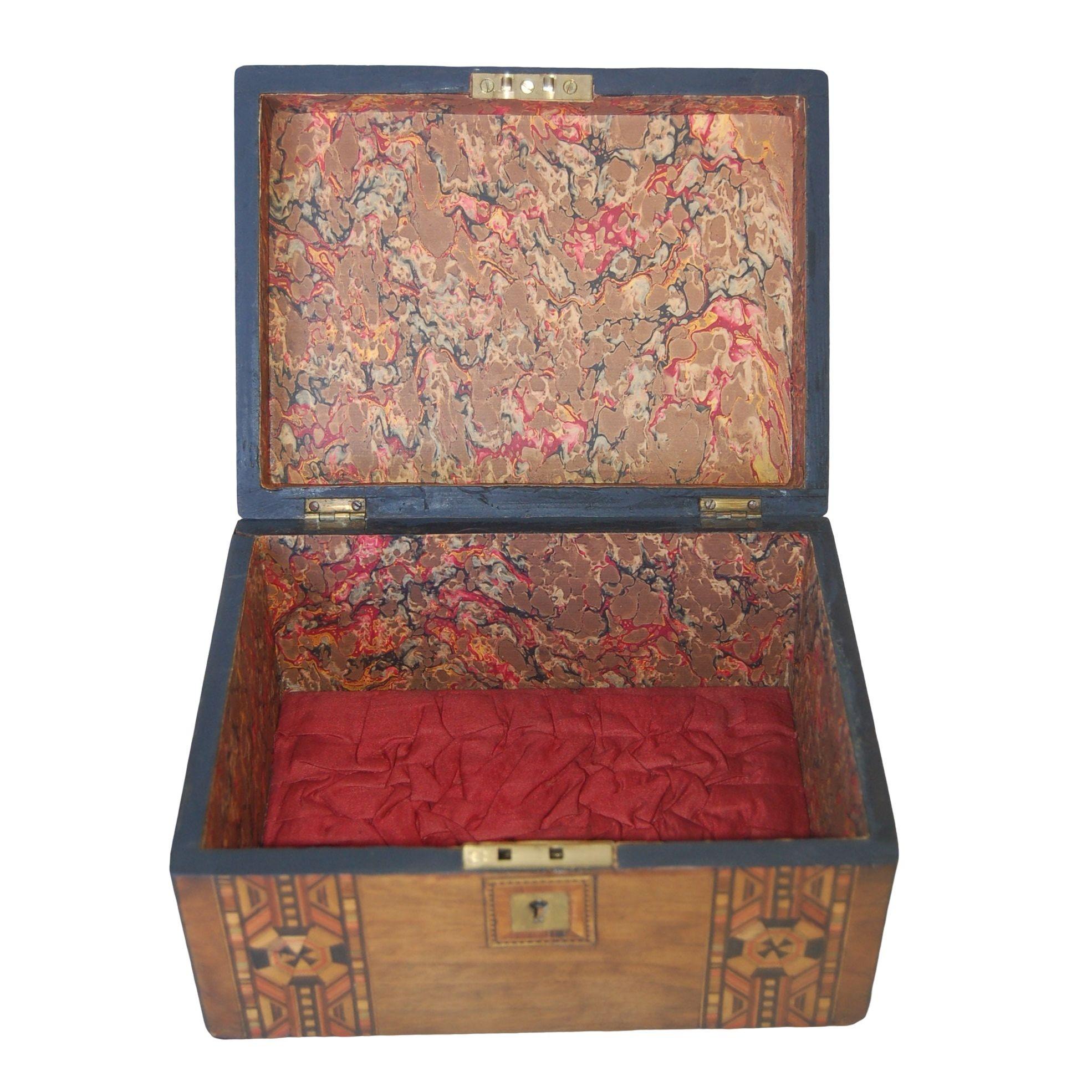 Intricate 1920s Marquetry Inlaid Wood Box With Skeleton Key For Sale 3