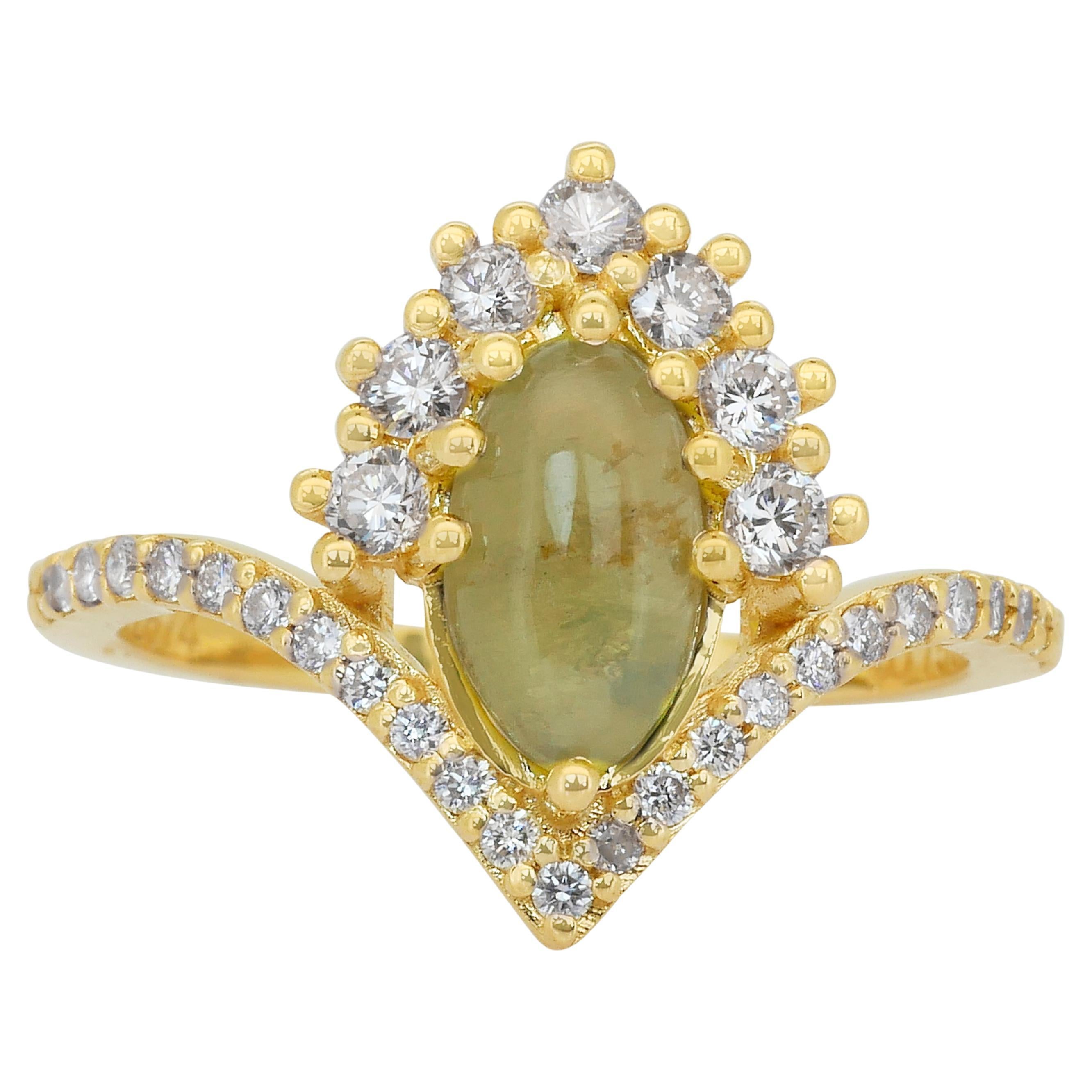 Intricate 2.17ct Cat's-Eye Chrysoberyl and Diamonds Ring in 18k Yellow Gold