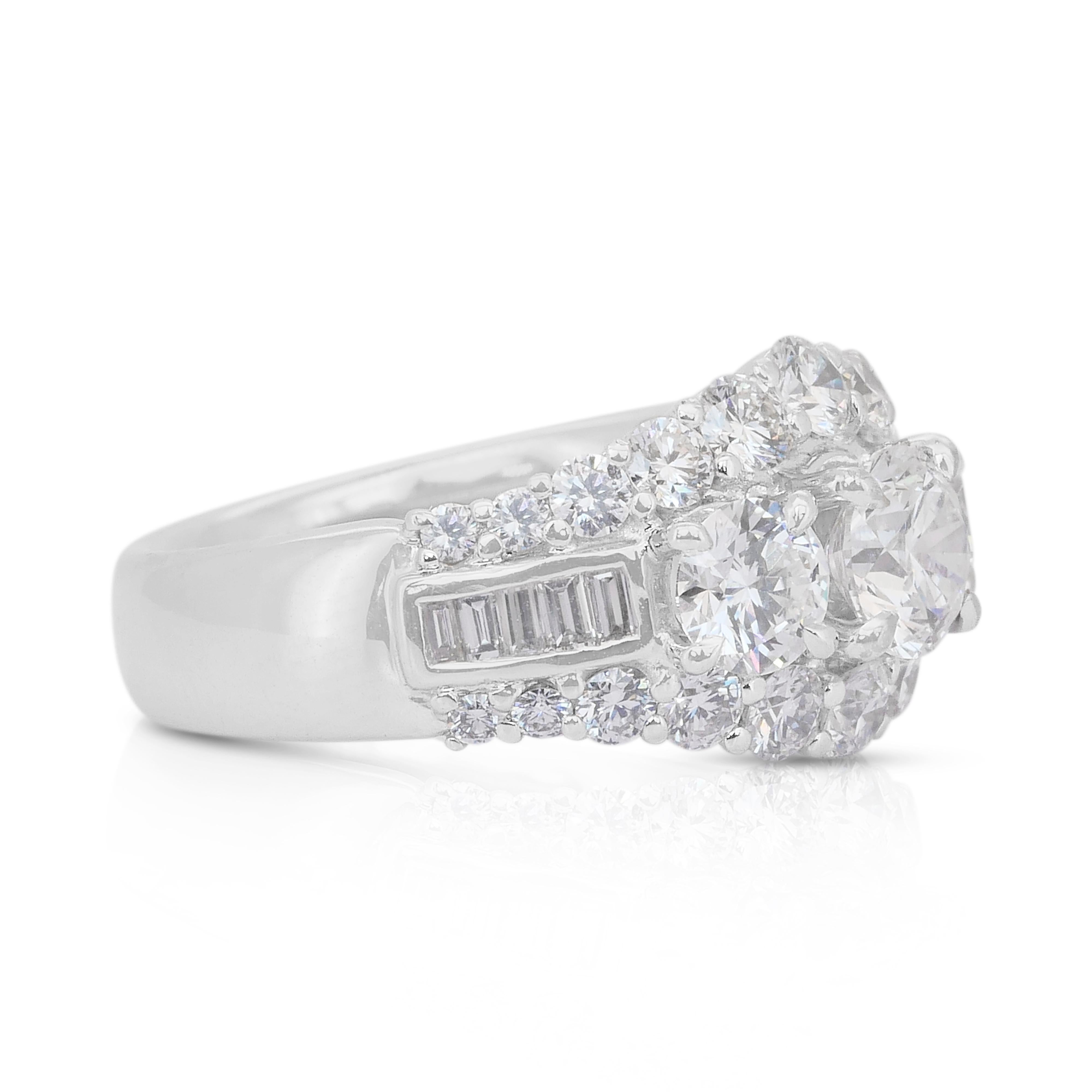 Intricate 3.11ct Diamonds Cluster Ring in 18k White Gold - IGI Certified In New Condition In רמת גן, IL