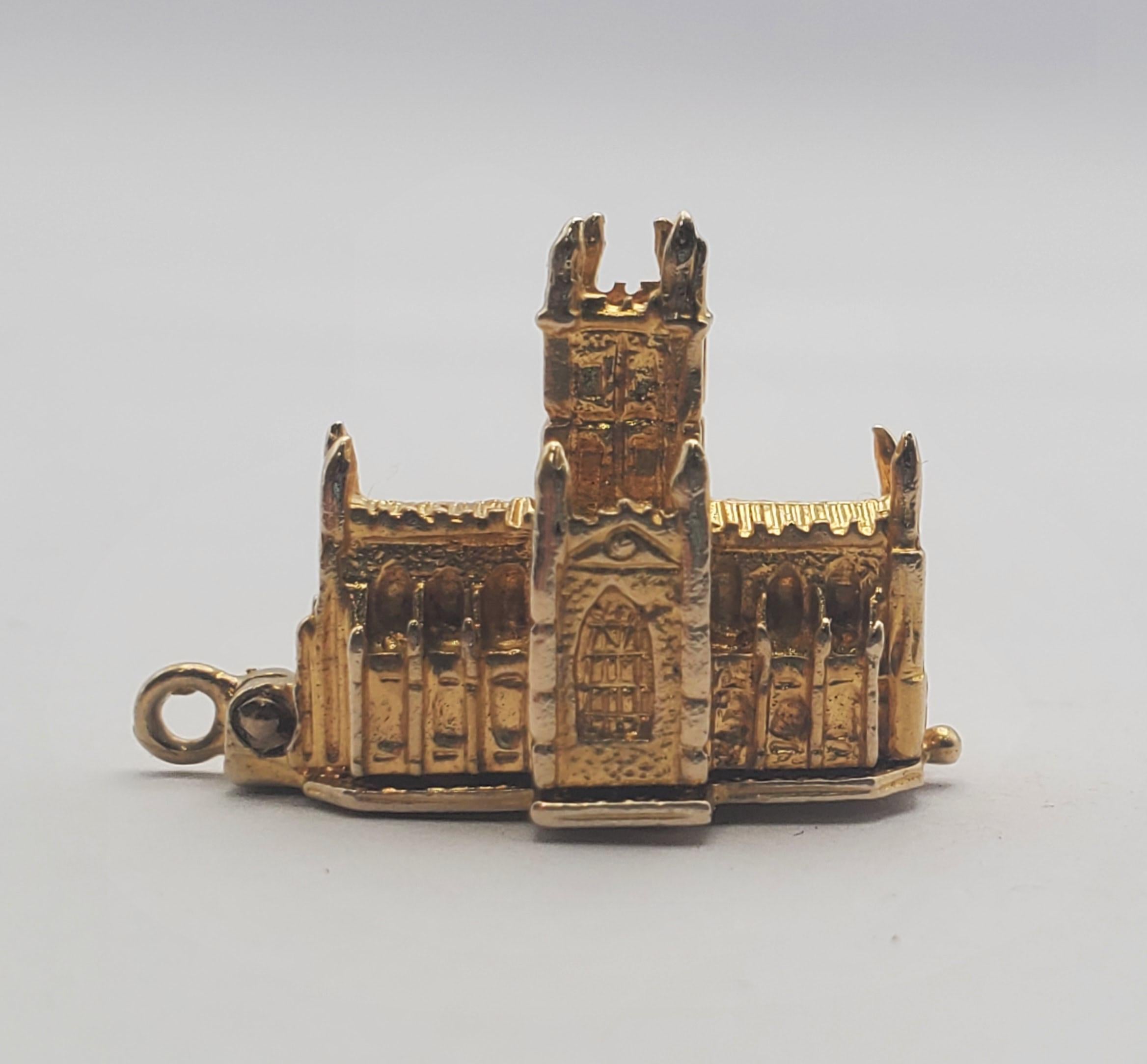 Intricate 9KY Cathedral Charm/Pendant with Interior Wedding Scene  In Good Condition For Sale In Pittsburgh, PA