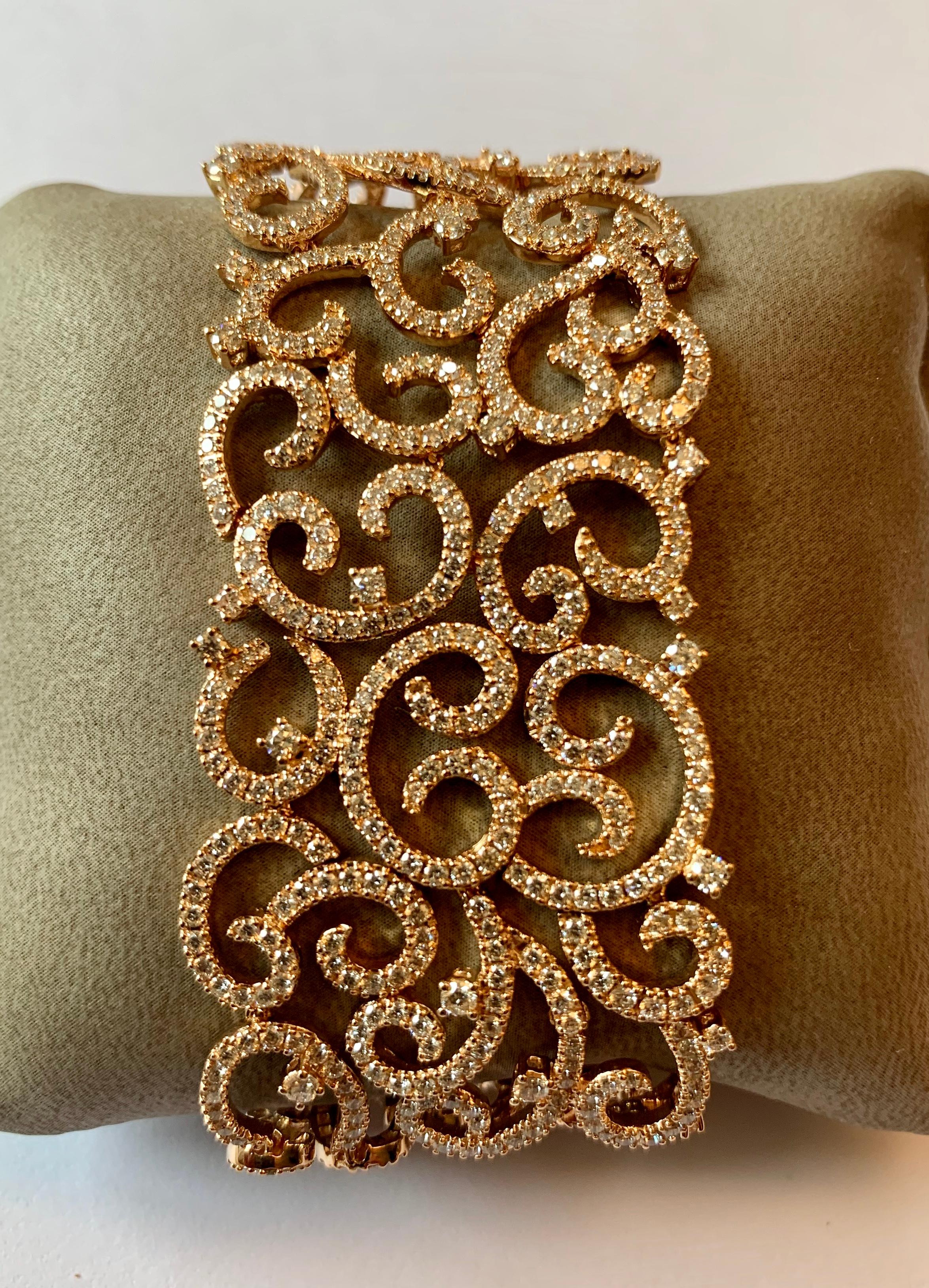 Intricate and Wide 18 Karat Pink Gold Bracelet with Diamonds In New Condition For Sale In Zurich, Zollstrasse