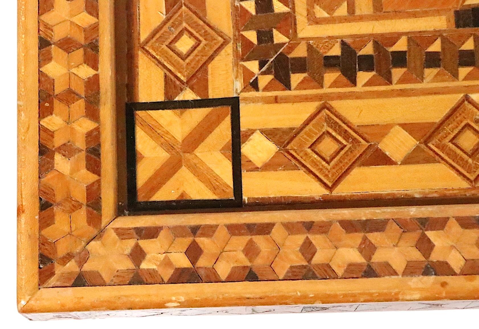 Table basse en marqueterie de style anglo-indien avec plateau  c. 1930/50's en vente 4